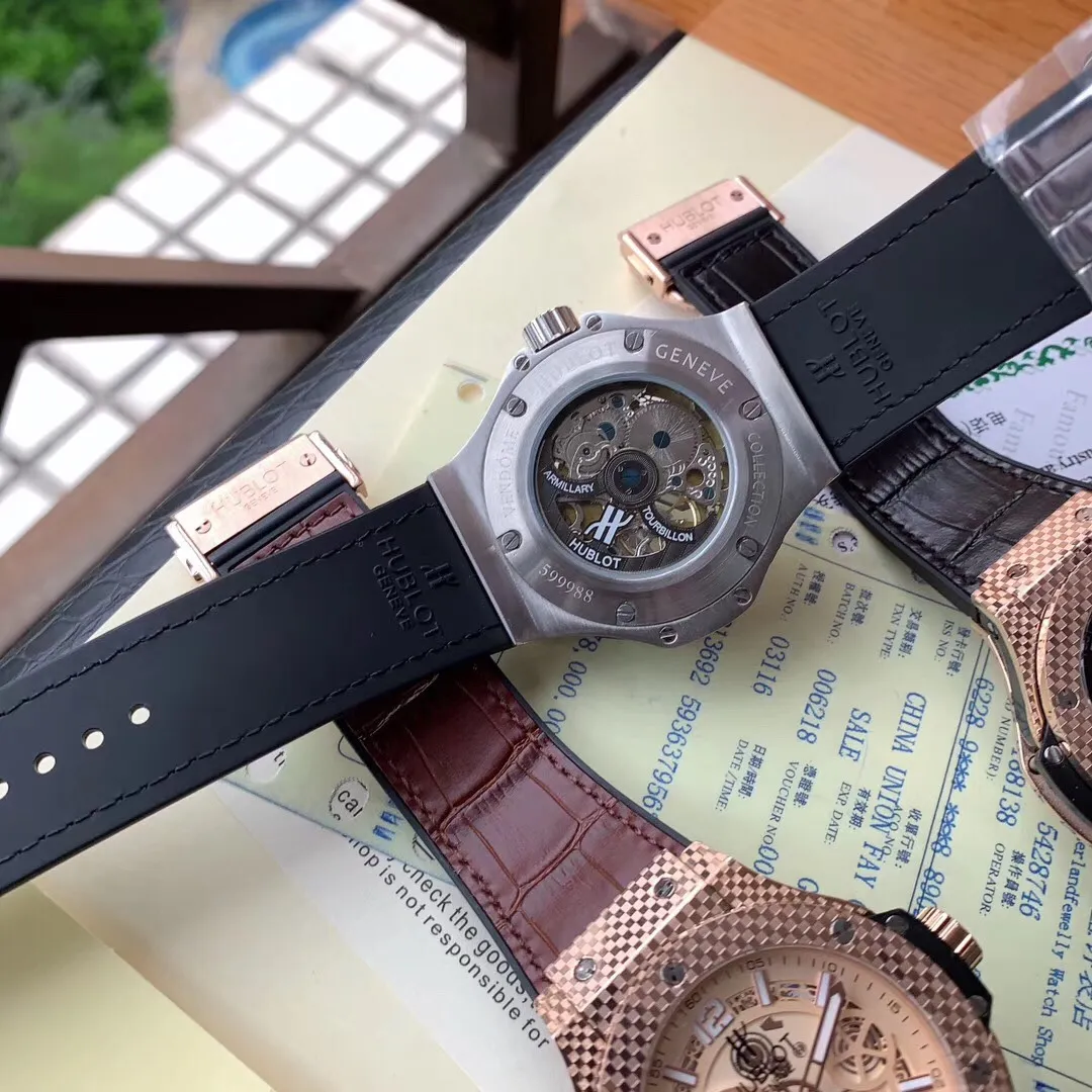 【Foreign trade import】💰1280! HUBLOT 🔥Hublot This is a high-end show for Hublot wrists! Hengbao once again crosses the trend of high-end products! Performed by stars and grandly launched, it is a masterpiece that combines cutting-edge trends and innovative technology. It is the pinnacle of watch history. It interprets the "art of fusion" from multiple perspectives and perfectly interprets Hublot's brand concept of "becoming the first, unique, and different": This is the first time so far that a traditional Swiss watchmaking watch brand has crossed over to join hands with a top fashion brand. Hublot has once again set a precedent and become the "first" to stand out from the crowd! Paired with a customized men's watch with a hollow mechanical movement, it can be paired with tape and belt. The size is 46X12mm for a true display! ! ! 🔥Top quality products are constantly produced🔥