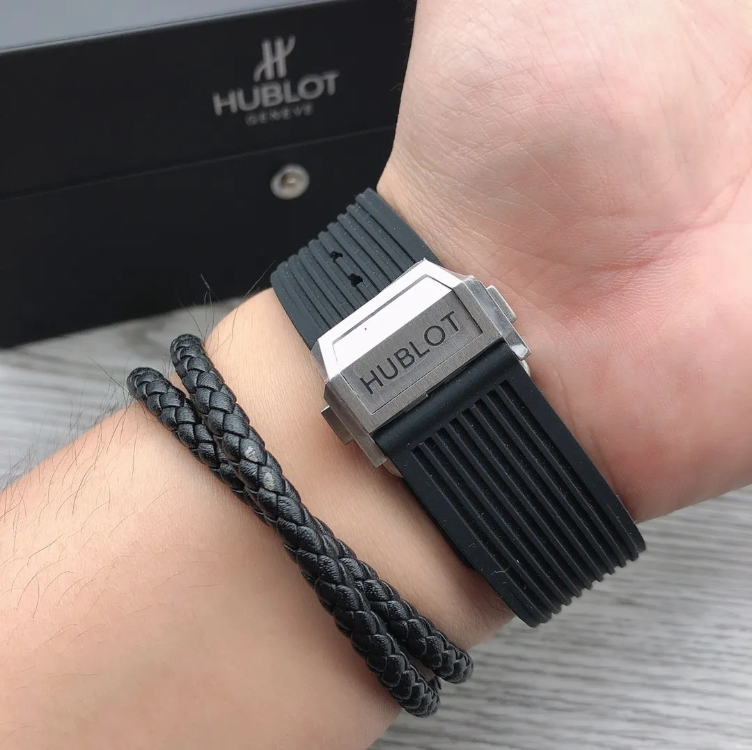 【Top Replica】💰Private chat! Hublot HUBLOT Hublot A42 watch is the best replica of the year - Hublot BIG BANG series 411.JX.4802.RT "fully transparent watch" [Excellent details] 1. Restore the hollow layout of the dragons and phoenixes behind the authentic dial, 2. Use the same acrylic plexiglass as the original for ultimate cloning - completing the impossible task. This material not only has high hardness, but also has excellent physical properties such as corrosion resistance and wear resistance. High-definition scratch-resistant sapphire 💎 glass [Movement function] The diameter of the watch is 45mm. The enhanced version of the chronograph 7750 movement is used to modify the original HUB.1242 core to achieve all functions consistent with formal wear. [Strive for excellence] Go all out, check every level, and try our best to restore every detail of the authentic product while ensuring a perfect "perspective sense". [Gift] Comes with a pair of natural rubber straps of the same style and different colors (can replace the original), the first "fully transparent masterpiece" in the replica industry