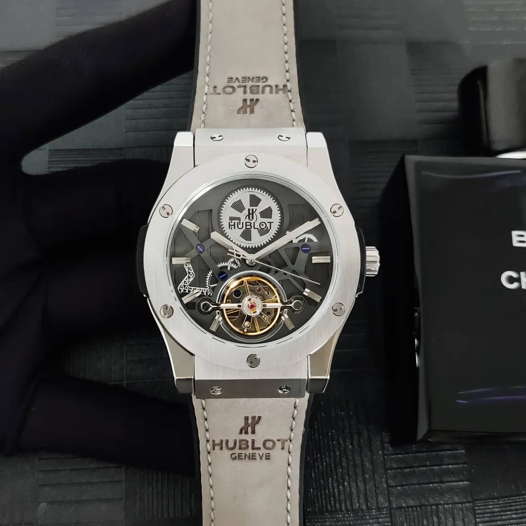 【Foreign Trade Import】💰1720! Hublot's premium men's watch features a classic three-hand flywheel design, exquisite craftsmanship, originality, nobility and gentlemanly style. It adopts fully automatic mechanical movement, top-grade 316L stainless steel case, imported calfskin strap, mineral super mirror, size: 44mm13mm. Welcome to reprint! Produced by XL! ! !