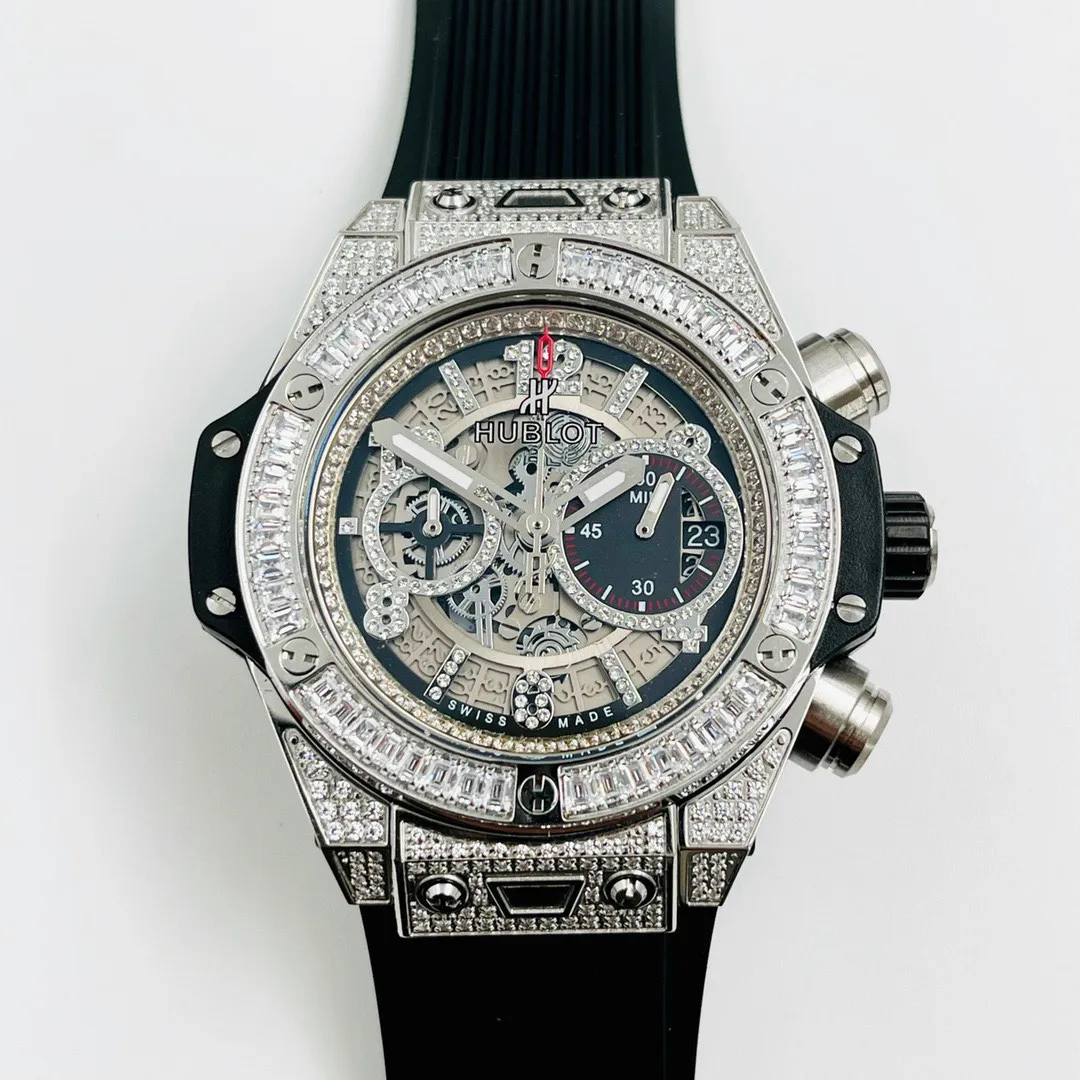【High-end replica】💰2400! Hublot-HUBLOT BIG BANG series is a multi-functional chronograph watch designed for sports. It has a built-in imported quartz stable movement. It has functions of 2 o'clock when the button is pressed to start counting seconds 120 seconds at 18 o'clock and one minute at 2 o'clock. Press and stop to see the timing at 3 o'clock and overall 24 hours. The case is made of 316l stainless steel. The size is 42 mm in diameter and the thickness is 16 mm. The imported genuine leather strap is equipped with the original folding snap buckle. Strengthened and thickened mirror, noble and gentlemanly style. Excellent quality
