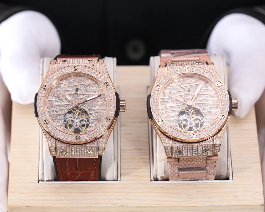 【Foreign trade import】💰3200! Hublot - Hublot HUBLOT (luxury design) is grand and extraordinary💪💪 Type: fine men's watch (top quality) Strap: imported rubber strap (comfortable and durable) Movement: equipped with top mechanical movement (stable travel time) Material: mineral super strong mirror (wear-resistant performance) Exquisite quality Domineering style Noble and generous Grand style Wisdom and exclusivity Size: 43mm in diameter and 12mm in thickness High-definition real shot! Welcome to reprint!