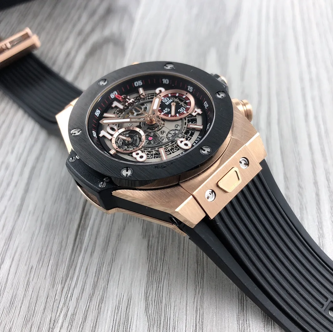 Hublot HUBLOT - A42 is brave and fearless, punching and punching, referred to as "HUB" and "Hengbao", BigBang big bang element material chronograph v2 version ❶The case is made of imported 316 stainless steel material, the design is explosive game ❷ Equipped with 7750 modified "HUB1242" automatic movement, timing start and one-button flyback, perfectly restoring the original function, automatic adjustment for secondary weight gain Achieve more stable travel time and ultra-low repair rate Game ❸The watch strap is made of natural oak rubber strap, super waterproof, soft and comfortable ❹The watch mirror is made of natural sapphire glass, wear-resistant and scratch-resistant, transparent and zero defects. As a young brand, Hublot reaffirms youthful vitality with high-end manufacturing with its flamboyant personality and unique design. We will feel the freedom of youth with everyone! ! !