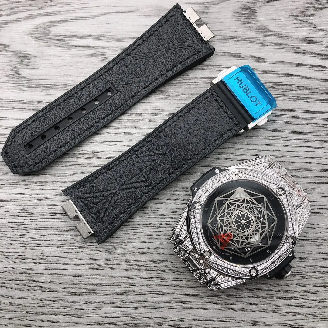【Foreign trade import】💰7600! HB’s new “luxury version” Hublot HUBLOT Big Bang series 465.SS.1117.VR.1704.MXM18 🎮 tattooed diamond watch is finally online! [Technical Breakthrough]: The "luxury version" is full of diamond tattoos, and the entire case is inlaid with Swarovski diamonds. The craftsmanship is comparable to the original. The original case is CNC polished throughout, and the version has been calibrated and adjusted multiple times to achieve the same perfect contours and lines as the original! The size is 45mm, presenting an extremely luxurious and invincible texture [Function]: 1: "One-touch" strap quick-release button, convenient to change straps, improve the use experience 2: Octagonal hollow blade pointer, the craftsmanship and function are synchronized with the original, and will never fade 3: Customized version of HUB1213 movement - clone the original automatic winding system, the power reserve is up to 72 hours, and has very reliable stability 🎮 4: Rubberized calfskin strap, quick-release buckle, HB cares about every detail that customers care about [Bonus]: Comes with a pair of natural rubber straps of the same style, available in a variety of colors (can replace the original). HB is a masterpiece full of diamonds, welcome to taste it! 🎮Sanjie exquisitely recommends men’s mechanical watches. SJ carefully creates ultra-realistic photo shoots for you.