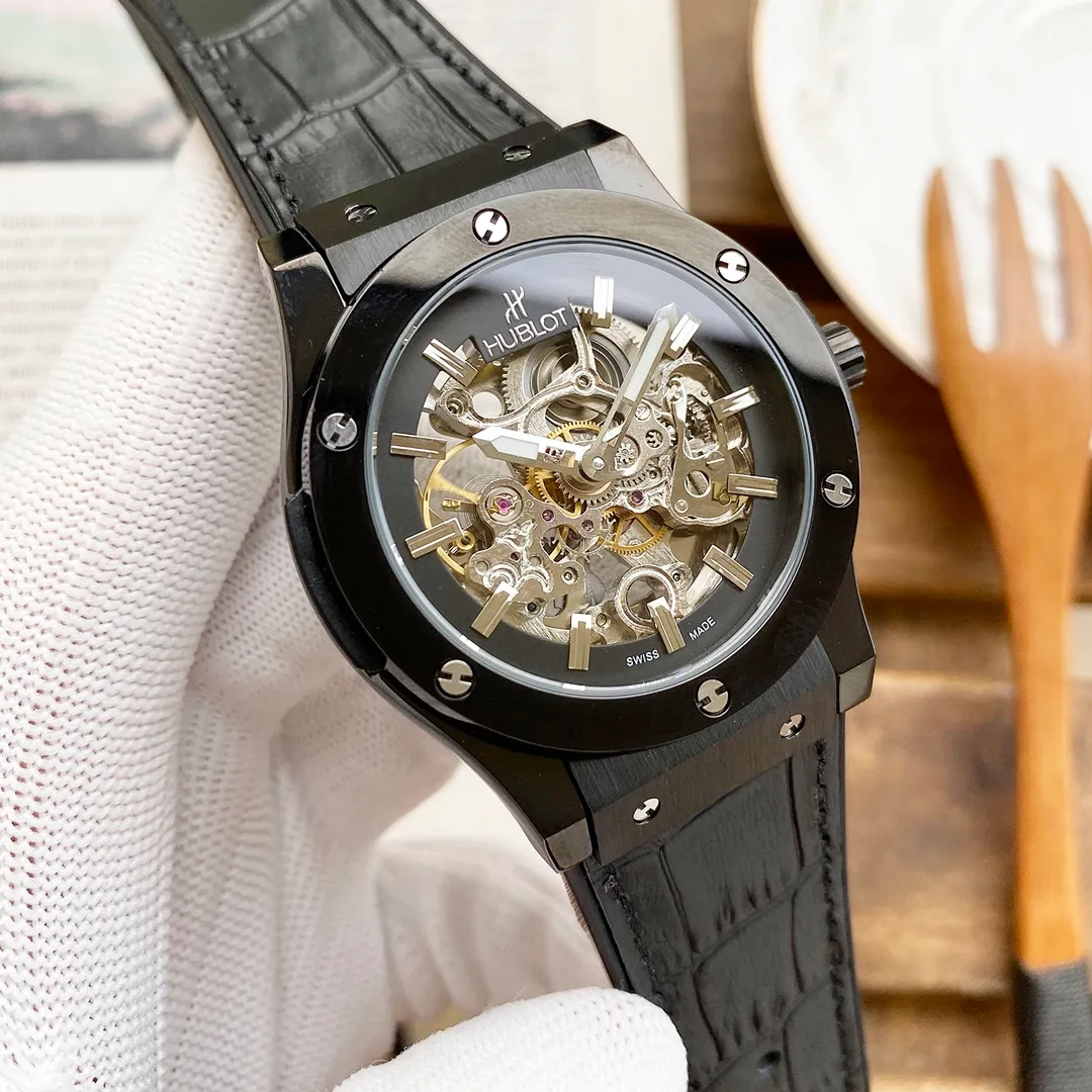 【Foreign Trade Import】💰1440! Hublot's premium men's watch has a simple two-hand hollow design, exquisite craftsmanship, originality, noble atmosphere, and gentlemanly style. Using fully automatic mechanical movement, top-grade 316 stainless steel case and strap, mineral super mirror, size 45*13