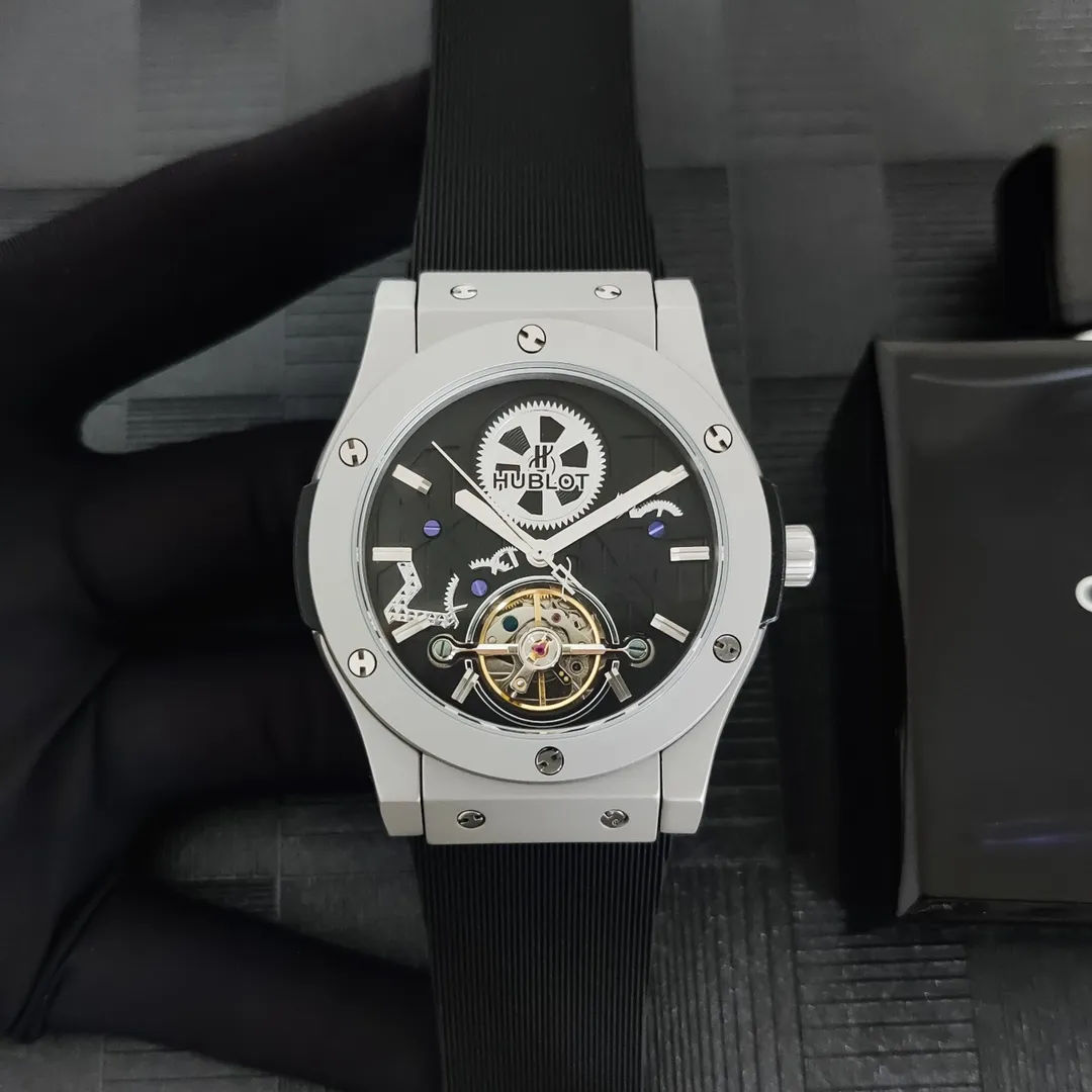 【Foreign Trade Import】💰1720! Hublot's premium men's watch features a classic three-hand flywheel design, exquisite craftsmanship, originality, nobility and gentlemanly style. It adopts fully automatic mechanical movement, top-grade 316L stainless steel case, imported calfskin strap, mineral super mirror, size: 44mm13mm. Welcome to reprint! Produced by XL! ! !