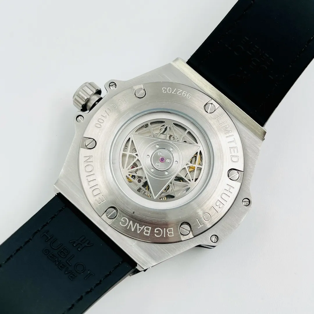 【Foreign trade import】💰2400! Hublot-HUBLOT BIG BANG series is designed by a London bald master. Satin brushed and polished. Polished geometric pattern with three layers of overlapping luminous hands. The three patterns rotate to present different geometric patterns. The entire case is artificially inlaid with diamonds. Imported automatic mechanical movement. The case is made of 316l stainless steel. The size is 42.4 mm in diameter. The thickness is 15.3 mm. Imported cowhide stitched rubber strap with original folding snap buckle. Strengthened and thickened mirror surface. Noble atmosphere. Gentleman style and excellent quality