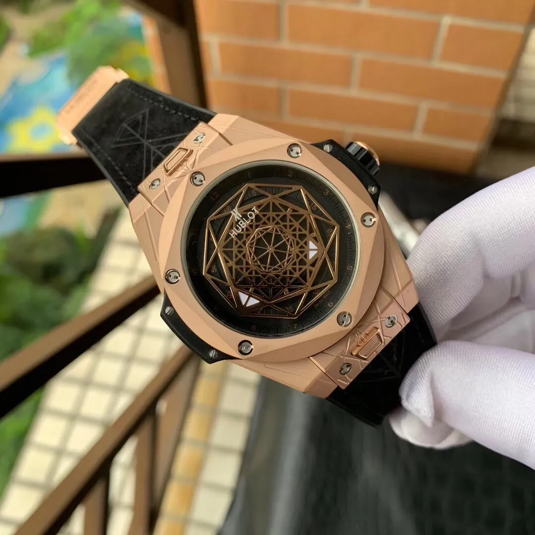 【Foreign trade import】💰2800! [HUBLOT] Hublot Hublot BIG BANG Big Bang Series [Second Generation Tattoo Reborn Edition] The strap is detachable. The counter synchronization function allows manual disassembly and assembly of the strap. It is convenient and quick to change straps of different colors. Designed by a London bald master, exclusive top version. Re-engraved 45mm case diameter. The strap has the same design concept as the original (quick replacement function). The buckle is made of fine steel and is exactly the same as the original. Folding clasp SANG BLEU Tattoo 415.NX.1112.VR.MXM16 Satin brushed and polished polished geometric pattern with three layers of overlapping luminous hands. The three patterns rotate to present different geometric patterns. The entire case is artificially inlaid with diamonds. Original Citizen mechanical movement (very stable and almost zero repairs). The automatic weight also adopts a complicated geometric pattern shape. It looks like a full circle but can be pulled and rotated by gravity! 🔥Top quality products are constantly produced🔥