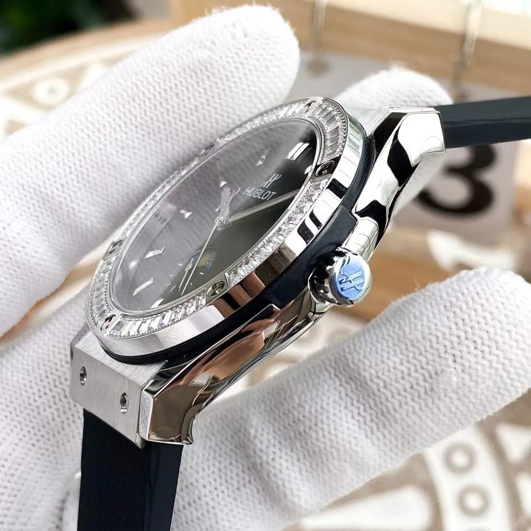 【High-end replica】💰1920! Hublot-Hublot ‼ ️Exquisite men's watch, classic three-hand with moon phase design, exquisite craftsmanship, originality, noble atmosphere, gentleman style. Using fully automatic Swiss 2836 mechanical movement, top-grade 316 fine steel case, imported calfskin strap, mineral super mirror, size 44*13, top-quality products continue to be produced