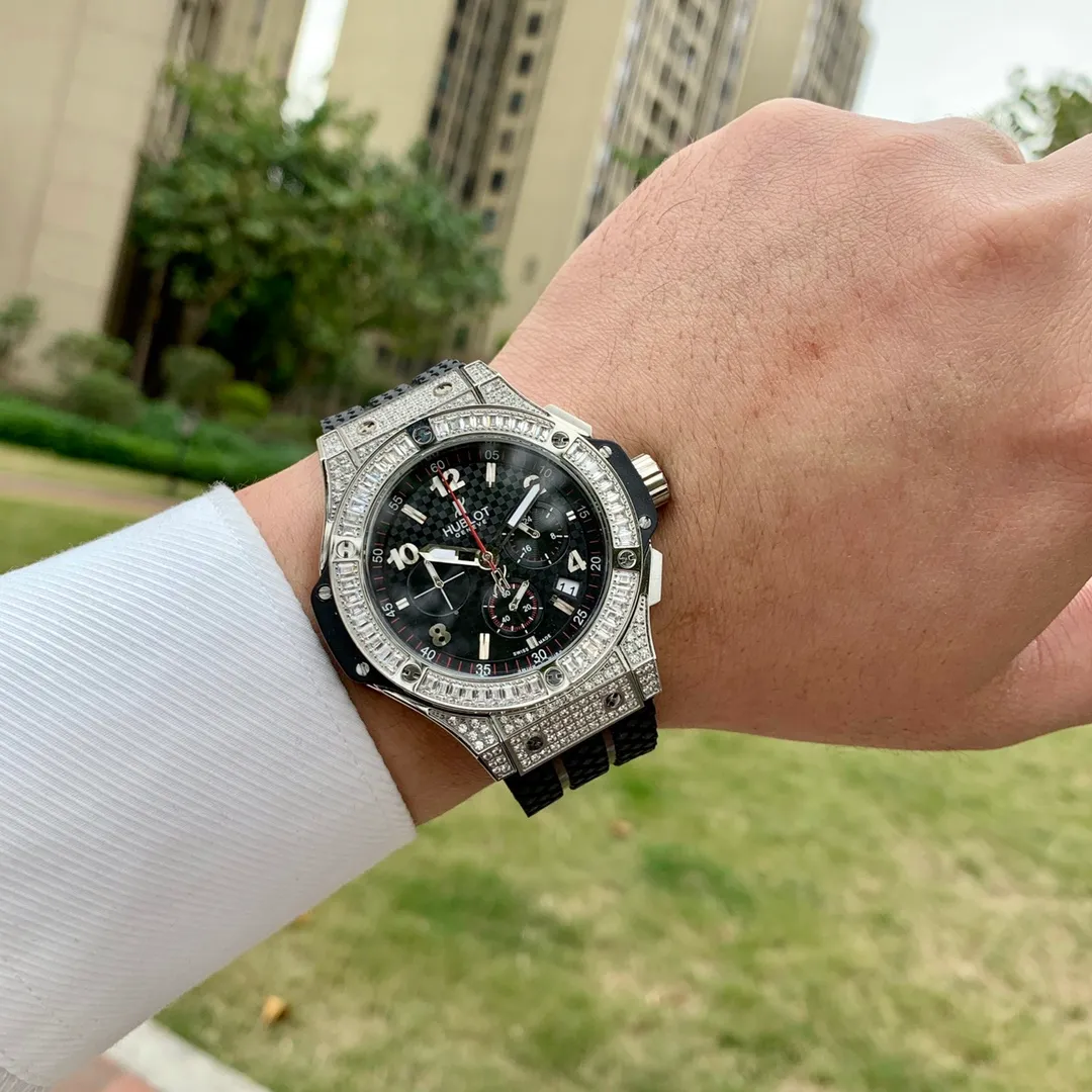 【High-end replica】💰1720! Hublot - hublot, BIG BANG series 44mm original model and the strongest secondary version, os multi-function chronograph movement, original folding buckle, imported rubber strap, 100 meters deep waterproof. Square diamond rings, round diamond rings, ceramic rings, and full diamond shells are all available for you to choose from. Simple and capable, low-key luxury, elegant but not ostentatious, fresh and attractive. It is comfortable to wear and matches the watch case, giving people a beautiful enjoyment. 🔥Top quality products are constantly produced🔥