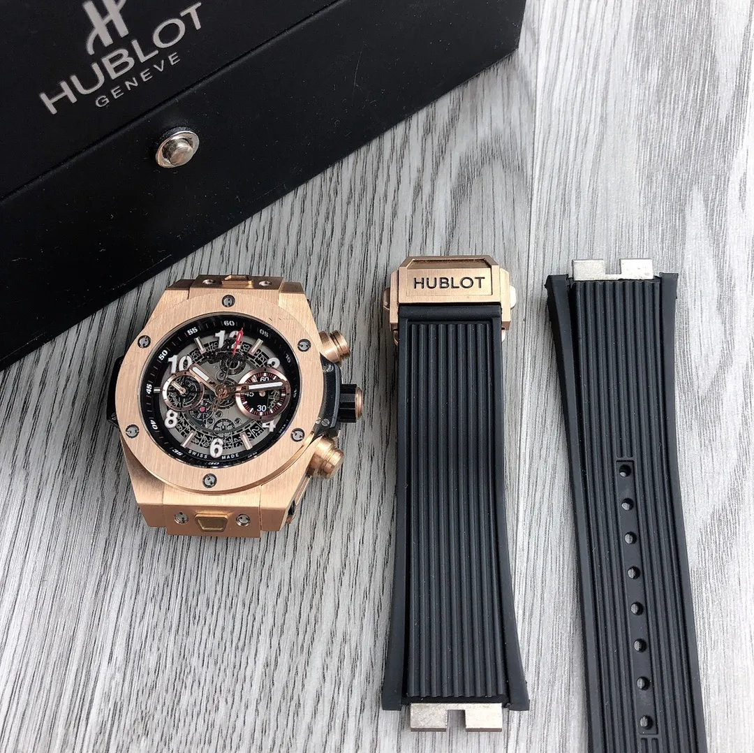 Hublot HUBLOT - A42 is brave and fearless, punching and punching, referred to as "HUB" and "Hengbao", BigBang big bang element material chronograph v2 version ❶The case is made of imported 316 stainless steel material, the design is explosive game ❷ Equipped with 7750 modified "HUB1242" automatic movement, timing start and one-button flyback, perfectly restoring the original function, automatic adjustment for secondary weight gain Achieve more stable travel time and ultra-low repair rate Game ❸The watch strap is made of natural oak rubber strap, super waterproof, soft and comfortable ❹The watch mirror is made of natural sapphire glass, wear-resistant and scratch-resistant, transparent and zero defects. As a young brand, Hublot reaffirms youthful vitality with high-end manufacturing with its flamboyant personality and unique design. We will feel the freedom of youth with everyone! ! !