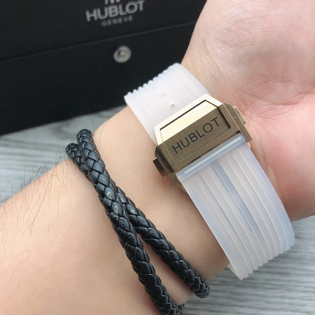 【Top Replica】💰Private chat! Hublot HUBLOT Hublot A42 watch is the best replica of the year - Hublot BIG BANG series 411.JX.4802.RT "fully transparent watch" [Excellent details] 1. Restore the hollow layout of the dragons and phoenixes behind the authentic dial, 2. Use the same acrylic plexiglass as the original for ultimate cloning - completing the impossible task. This material not only has high hardness, but also has excellent physical properties such as corrosion resistance and wear resistance. High-definition scratch-resistant sapphire 💎 glass [Movement function] The diameter of the watch is 45mm. The enhanced version of the chronograph 7750 movement is used to modify the original HUB.1242 core to achieve all functions consistent with formal wear. [Strive for excellence] Go all out, check every level, and try our best to restore every detail of the authentic product while ensuring a perfect "perspective sense". [Gift] Comes with a pair of natural rubber straps of the same style and different colors (can replace the original), the first "fully transparent masterpiece" in the replica industry
