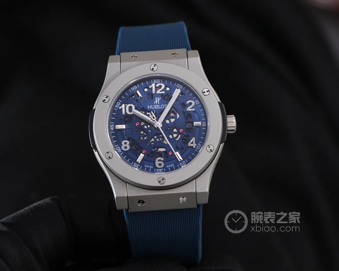 【Foreign trade import】💰1160! Hublot is grand and extraordinary. Type: Boutique men's watch (top excellence). Exquisite quality. Domineering style. Noble and generous. Grand style. Wisdom and exclusivity. Strap: imported rubber strap (comfortable and durable). Movement: fully automatic mechanical movement (stable travel time). Material: mineral super strong mirror (wear-resistant performance). Size: 44mm in diameter and 13mm thick. HD counter! Welcome to reprint!