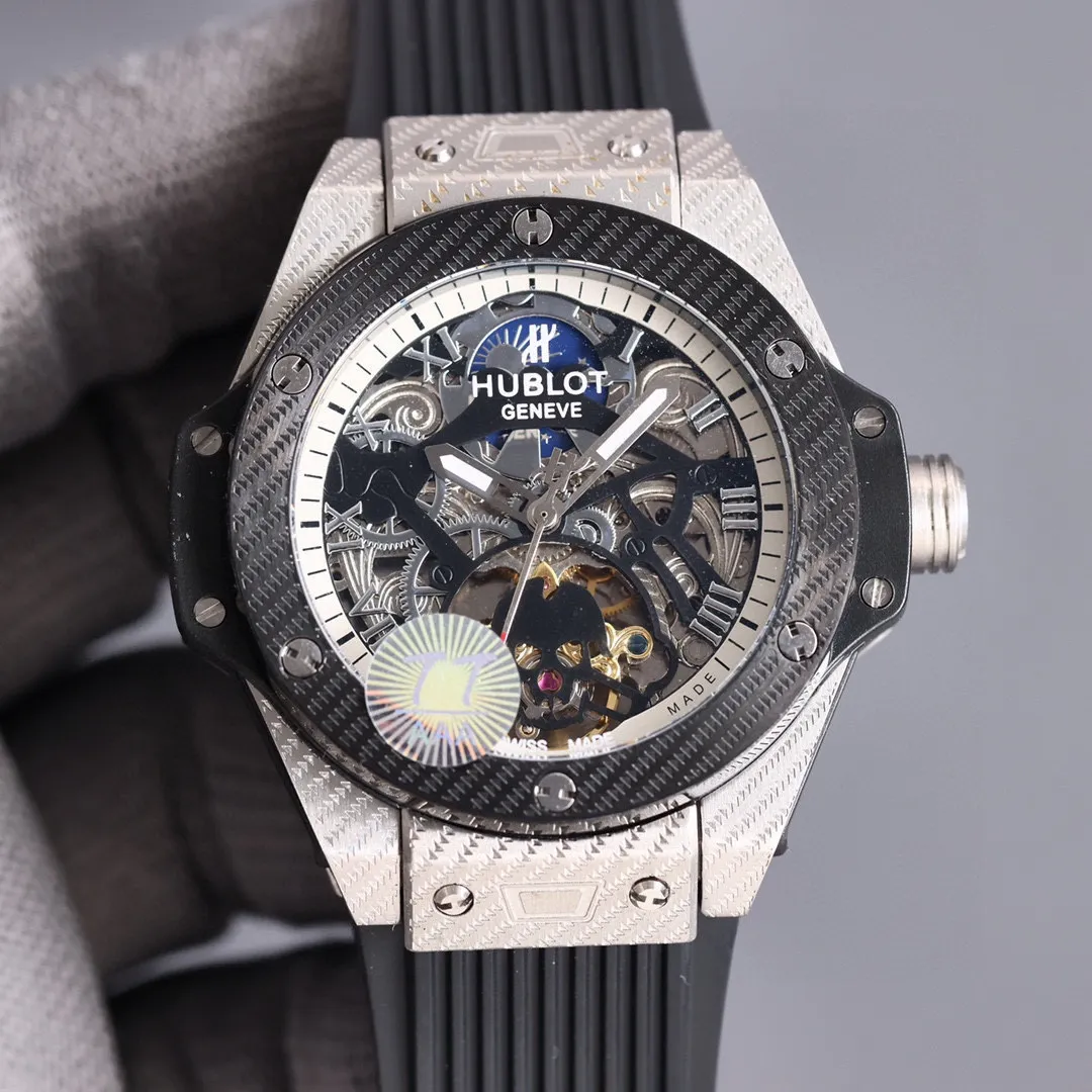 【High-end replica】💰1720! Carbon fiber body Avant-garde personality Ingenious craftsmanship BIG BANG is about being different and kingly style [Latest]: Hublot [Series]: BIG BANG series [Strap]: Malaysian fragrant rubber strap [Movement]: High-end fully automatic imported Citizen mechanical movement [Mirror]: Mineral-strengthened glass (higher definition) Elegant taste Vast and majestic Ingenuity A treasure for the wrist Size: diameter 46mm, thickness 12mm. Hot sale! Welcome to reprint!