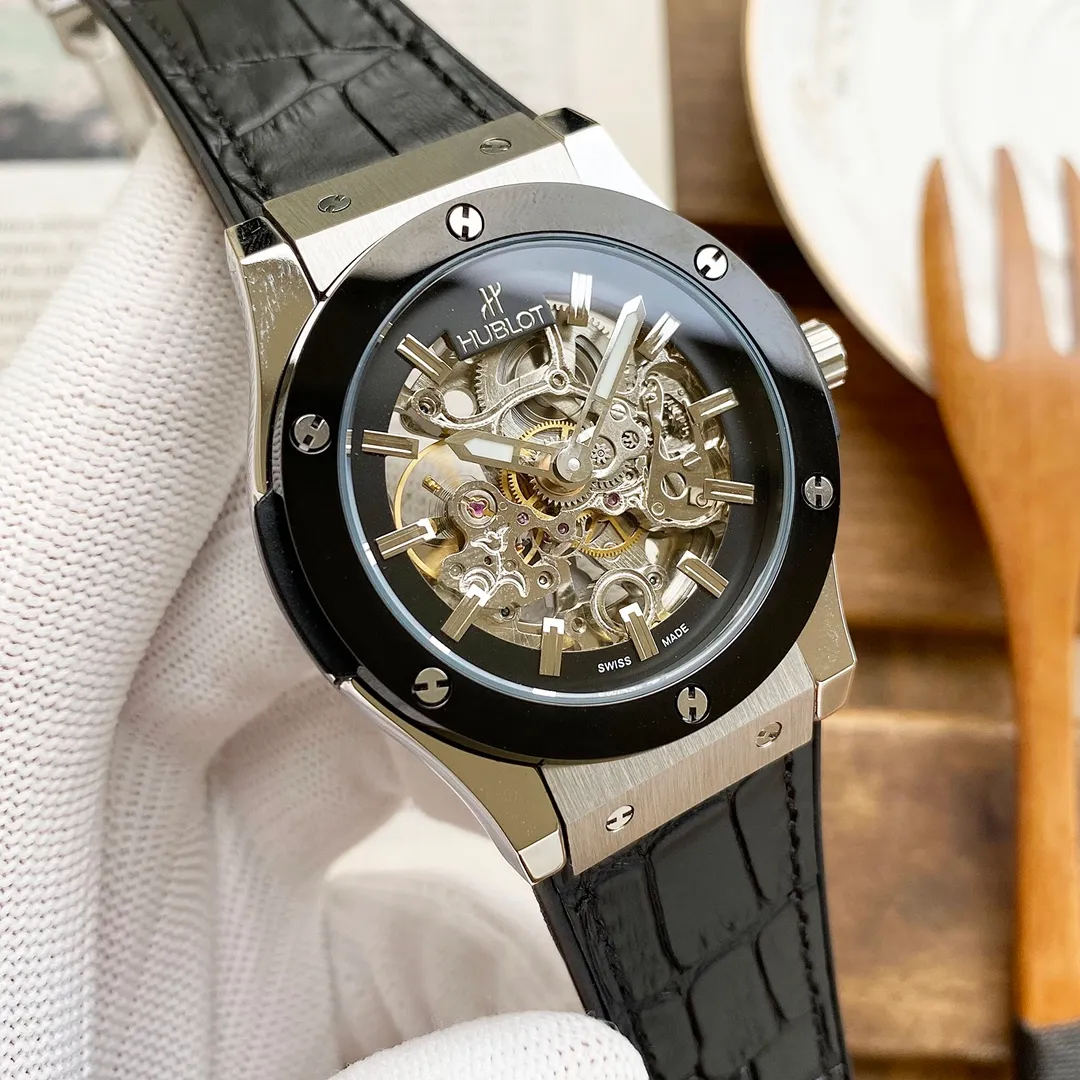 【Foreign Trade Import】💰1440! Hublot's premium men's watch has a simple two-hand hollow design, exquisite craftsmanship, originality, noble atmosphere, and gentlemanly style. Using fully automatic mechanical movement, top-grade 316 stainless steel case and strap, mineral super mirror, size 45*13