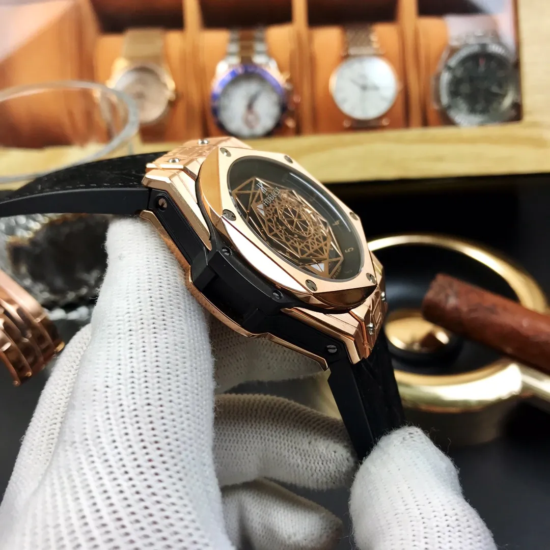 【High-end replica】💰1720! Hublot HUBLOT👽HUBLOT BIG BANG Big Bang series sapphire mirror is more transparent and mysterious, SANG BLEU tattoo 415.NX.1112.VR.MXM16 satin brushing and polishing polished geometric pattern three-layer overlapping luminous hands three patterns rotate to present different geometric and complex patterns Imported Citizen 8215 mechanical movement (very stable and almost zero repair) The automatic weight also adopts a complicated geometric pattern shape It looks like a full circle but can be turned by gravity. Black color-changing natural rubber calfskin strap. Original folding clasp 45mm. As cool as ever. Real shot of Wukong.