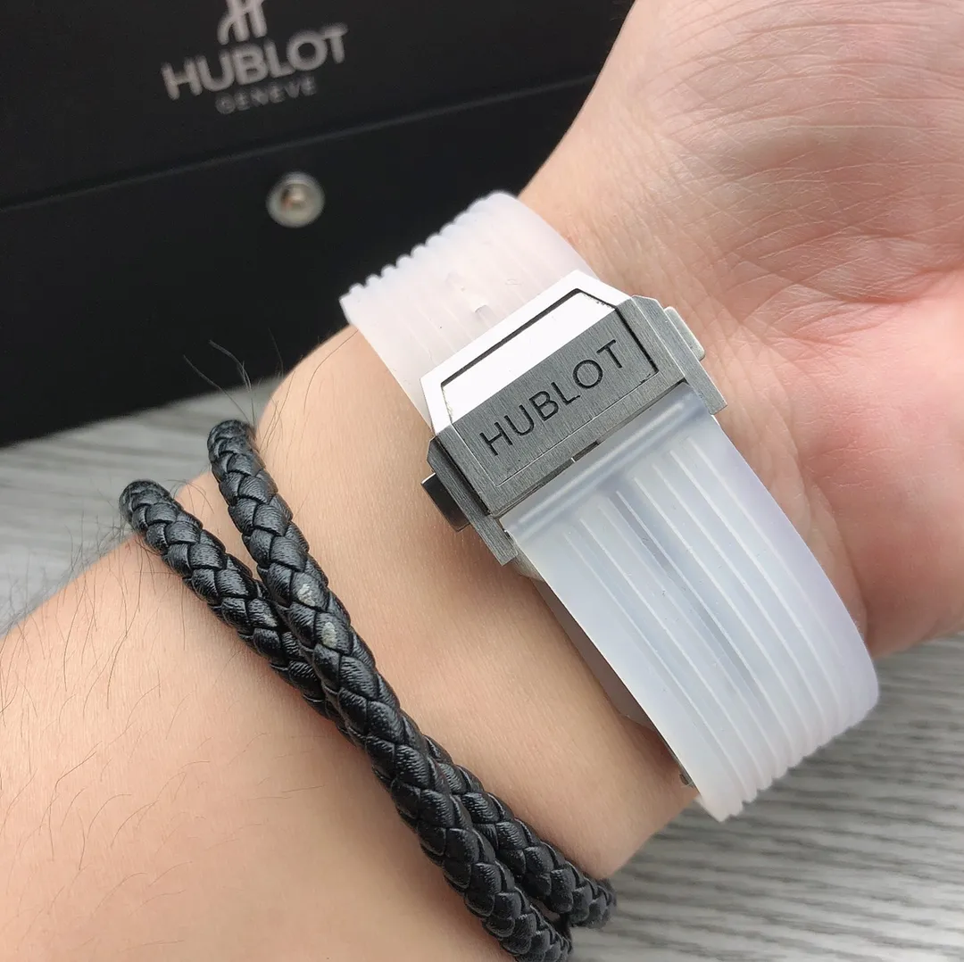 【Top Replica】💰Private chat! Hublot HUBLOT Hublot A42 watch is the best replica of the year - Hublot BIG BANG series 411.JX.4802.RT "fully transparent watch" [Excellent details] 1. Restore the hollow layout of the dragons and phoenixes behind the authentic dial, 2. Use the same acrylic plexiglass as the original for ultimate cloning - completing the impossible task. This material not only has high hardness, but also has excellent physical properties such as corrosion resistance and wear resistance. High-definition scratch-resistant sapphire 💎 glass [Movement function] The diameter of the watch is 45mm. The enhanced version of the chronograph 7750 movement is used to modify the original HUB.1242 core to achieve all functions consistent with formal wear. [Strive for excellence] Go all out, check every level, and try our best to restore every detail of the authentic product while ensuring a perfect "perspective sense". [Gift] Comes with a pair of natural rubber straps of the same style and different colors (can replace the original), the first "fully transparent masterpiece" in the replica industry