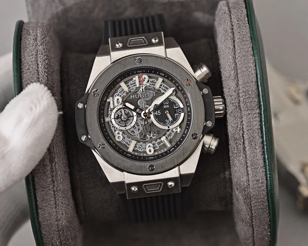 [Foreign trade import]💰1180 Hublot (Hengbao) [Series]: BIG BANG series [Watch strap]: Malaysian fragrant rubber strap [Movement]: VK quartz movement imported from Japan (zero error and zero repair) [Mirror]: Mineral strengthened glass (higher definition) Elegant taste Vast atmosphere Ingenuity A treasure for the wrist Size: 46mm diameter 12mm thick Hot sale on the market! Welcome to reprint!