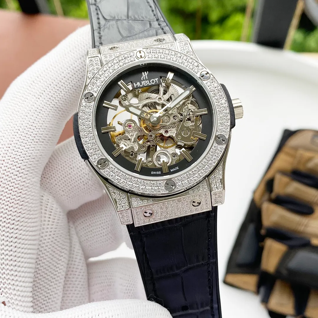 【Foreign trade import】💰1700! Hublot's premium men's watch has a two-needle hollow design, exquisite craftsmanship, originality, noble atmosphere, and gentlemanly style. Using fully automatic mechanical movement, top-grade 316 stainless steel case and strap, mineral super mirror, size 42*13