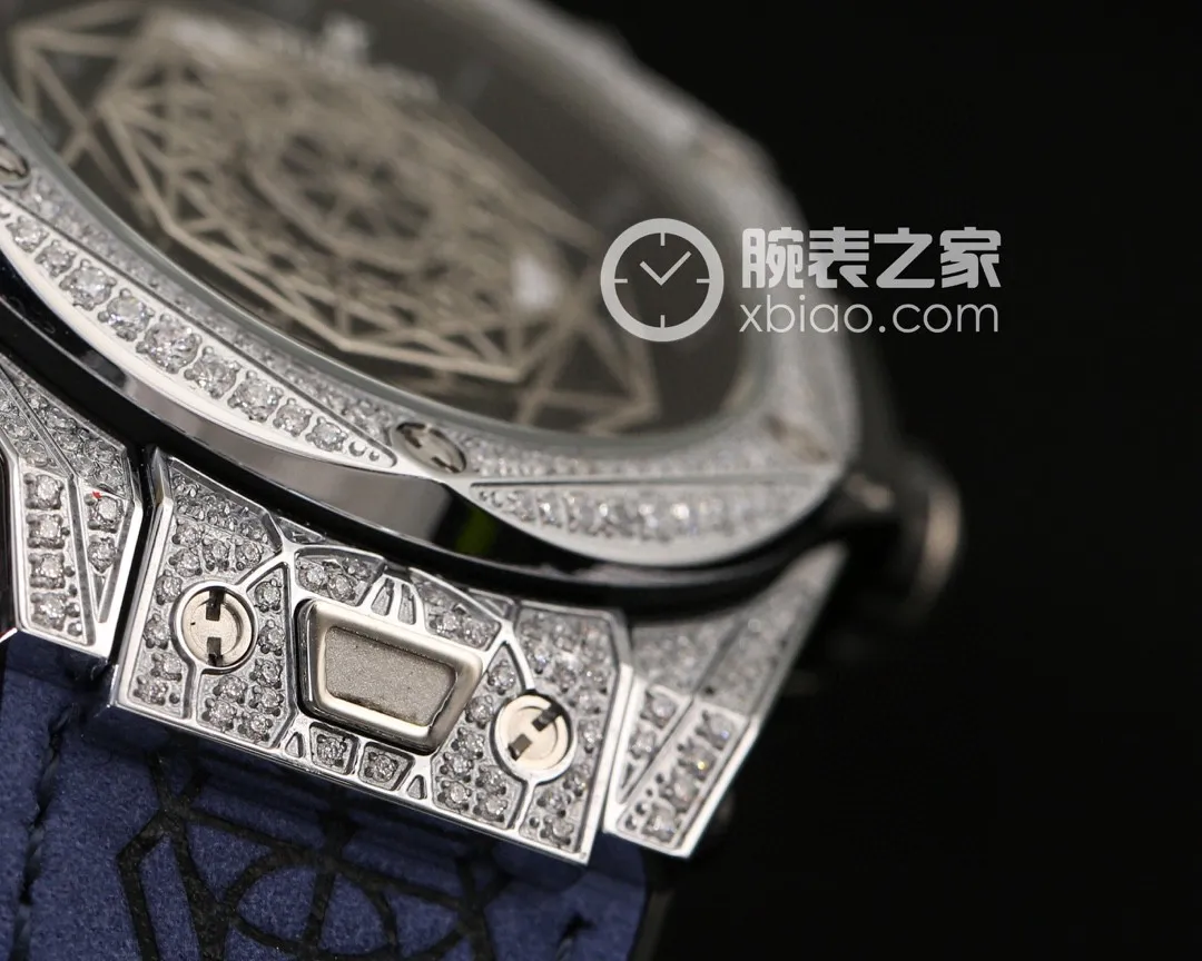 【Foreign trade import】💰3600! Hublot HUBLOT BIG BANG Big Bang Series [Second Generation Tattoo Rebirth Edition] Counter synchronization function, manual disassembly and assembly of straps. Convenient and quick to change straps of different colors. Designed by a London bald master, exclusive top version. Re-engraved 45mm case diameter. The strap has the same design concept as the original (quick replacement function). The buckle is made of fine steel and is exactly the same as the original. Stacked buckle SANG BLEU Tattoo 415.NX.1112.VR.MXM16 Satin brushed and polished polished geometric pattern with three layers of overlapping luminous hands. The three patterns rotate to present different geometric patterns. The entire case is artificially inlaid with diamonds. Original Citizen mechanical movement (very stable and almost zero repairs). The automatic weight also adopts a complicated geometric pattern shape. It looks like a full circle but can be pulled and rotated by gravity⚠️Majestic! Welcome to reprint!