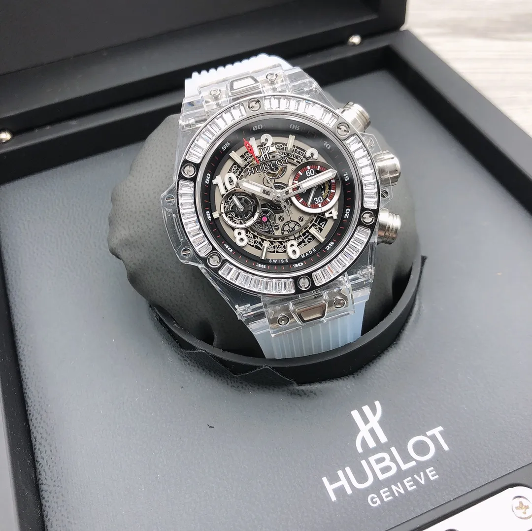 【Top Replica】💰Private chat! Hublot HUBLOT Hublot A42 watch is the best replica of the year - Hublot BIG BANG series 411.JX.4802.RT "fully transparent watch" [Excellent details] 1. Restore the hollow layout of the dragons and phoenixes behind the authentic dial, 2. Use the same acrylic plexiglass as the original for ultimate cloning - completing the impossible task. This material not only has high hardness, but also has excellent physical properties such as corrosion resistance and wear resistance. High-definition scratch-resistant sapphire 💎 glass [Movement function] The diameter of the watch is 45mm. The enhanced version of the chronograph 7750 movement is used to modify the original HUB.1242 core to achieve all functions consistent with formal wear. [Strive for excellence] Go all out, check every level, and try our best to restore every detail of the authentic product while ensuring a perfect "perspective sense". [Gift] Comes with a pair of natural rubber straps of the same style and different colors (can replace the original), the first "fully transparent masterpiece" in the replica industry