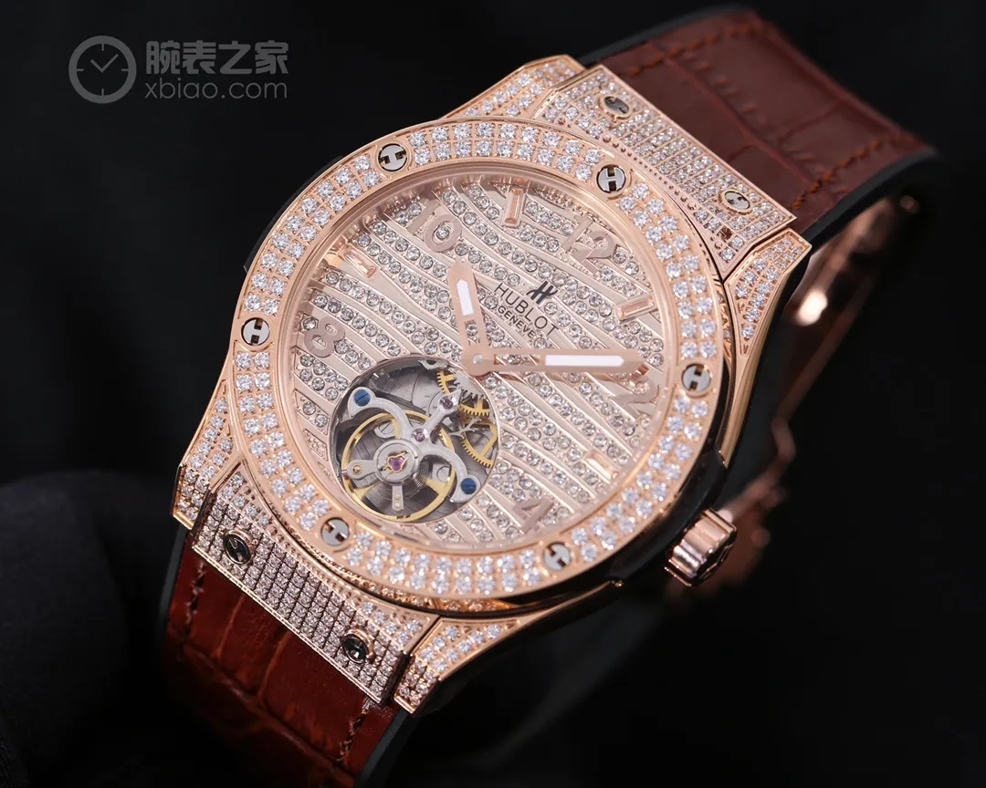 【Foreign trade import】💰3200! Hublot - Hublot HUBLOT (luxury design) is grand and extraordinary💪💪 Type: fine men's watch (top quality) Strap: imported rubber strap (comfortable and durable) Movement: equipped with top mechanical movement (stable travel time) Material: mineral super strong mirror (wear-resistant performance) Exquisite quality Domineering style Noble and generous Grand style Wisdom and exclusivity Size: 43mm in diameter and 12mm in thickness High-definition real shot! Welcome to reprint!