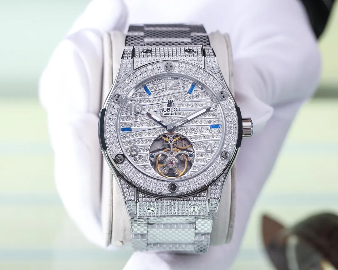 【Foreign trade import】💰3200! Hublot - Hublot HUBLOT (luxury design) is grand and extraordinary💪💪 Type: fine men's watch (top quality) Strap: imported rubber strap (comfortable and durable) Movement: equipped with top mechanical movement (stable travel time) Material: mineral super strong mirror (wear-resistant performance) Exquisite quality Domineering style Noble and generous Grand style Wisdom and exclusivity Size: 43mm in diameter and 12mm in thickness High-definition real shot! Welcome to reprint!