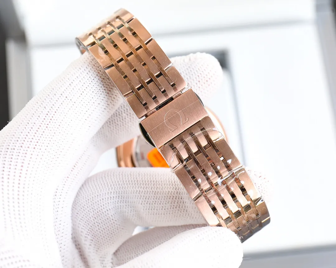 【High-end replica】💰1240! 【Customized all-in-one machine】💰1760! Omega De Ville series men's mechanical watch, a new upgraded version will arrive in 2023. The modified quality is exclusively customized with a special design of the 8500 movement splint. [Movement] Re-engraved and restored 8500 coaxial movement, with a see-through bottom showing the movement at a glance, perfectly presented. [Case] 316L stainless steel case, made with exclusive CNC technology, with arched wear-resistant super strong glass, clear text lines and well-proportioned checkering. Three degrees waterproof, watch diameter 41/11mm [Watch chain] Italian imported cowhide leather strap with original folding clasp or 316 stainless steel original clasp optional. The exclusive quality code is 83145368.