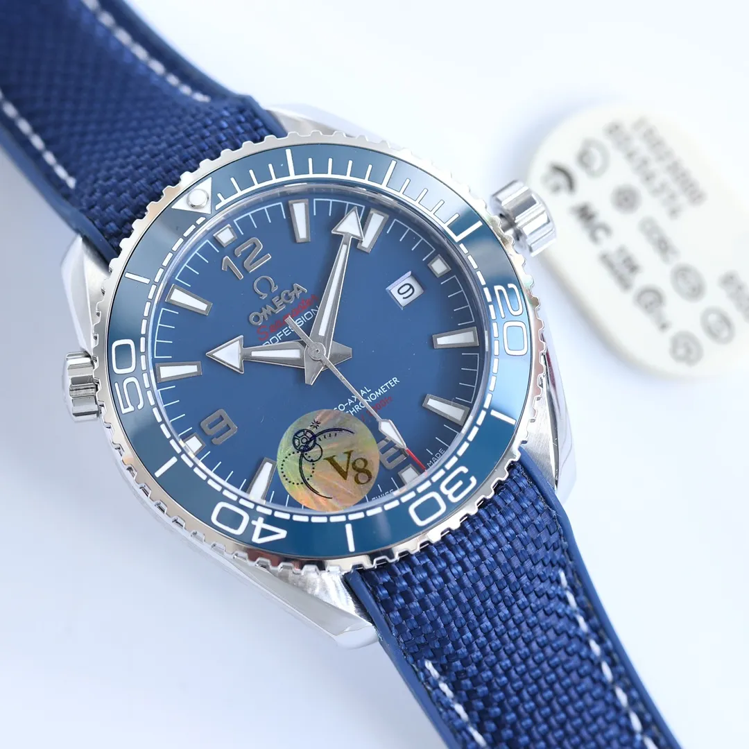The entire range of Omega Seamaster watches has once again reached its peak! In 2020, the official highly recommended Seamaster series 600-meter diving watch has exclusive quality on the entire network [Movement] Equipped with 💯 brand new Japanese original Citizen 8215 automatic mechanical movement, original see-through design, corrected movement 8500 restoration all-in-one machine, 0 repairs, accurate running time, strong practicality, 100% waterproof [Glass] Double-bright sapphire shock-proof and scratch-proof glass Equipped with arched wear-resistant and scratch-resistant glass, it is three-level waterproof and can swim with confidence🏊, watch diameter 39.5/11mm [Case] Made of 316L fine steel case, equipped with the only original ceramic one-way rotating chronograph ring in its class [Belt] The buckle is polished by 316L fine steel, imported Italian cowhide and imported frog glue to show the perfect quality, equipped with the only original Omega stretch clasp in its class, which can be fine-adjusted. The exclusive quality code is 80456374 🔥Top quality products with constant quality🔥