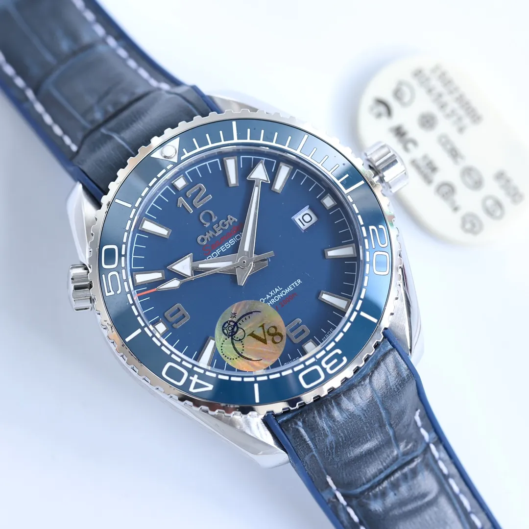 The entire range of Omega Seamaster watches has once again reached its peak! In 2020, the official highly recommended Seamaster series 600-meter diving watch has exclusive quality on the entire network [Movement] Equipped with 💯 brand new Japanese original Citizen 8215 automatic mechanical movement, original see-through design, corrected movement 8500 restoration all-in-one machine, 0 repairs, accurate running time, strong practicality, 100% waterproof [Glass] Double-bright sapphire shock-proof and scratch-proof glass Equipped with arched wear-resistant and scratch-resistant glass, it is three-level waterproof and can swim with confidence🏊, watch diameter 39.5/11mm [Case] Made of 316L fine steel case, equipped with the only original ceramic one-way rotating chronograph ring in its class [Belt] The buckle is polished by 316L fine steel, imported Italian cowhide and imported frog glue to show the perfect quality, equipped with the only original Omega stretch clasp in its class, which can be fine-adjusted. The exclusive quality code is 80456374 🔥Top quality products with constant quality🔥
