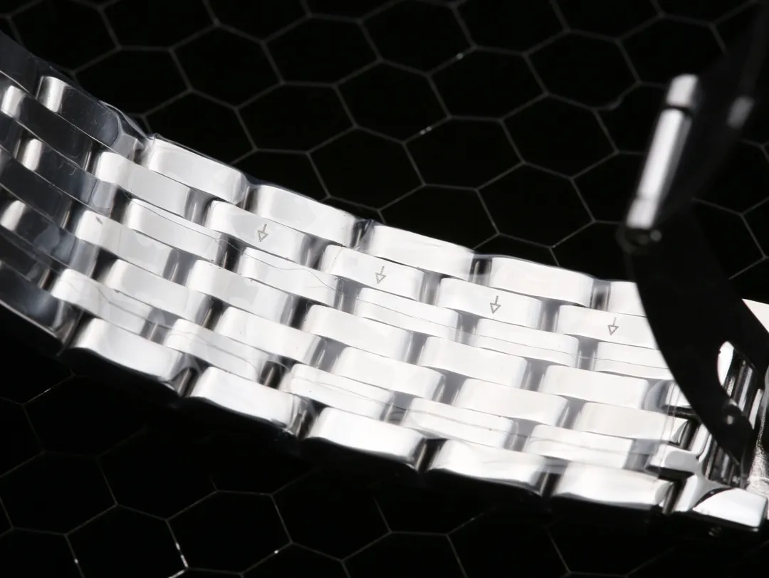 [High-end replica] 💰1520 each! Omega-De Ville Series-Couple Watches! Genuine mold opening, 👏The lettering is the same as the original product with sun pattern, the curved surface is upgraded to high-definition arched double sapphire glass (clearer display, anti-scratch) 👏The back of the steel belt is also synchronized with the original laser product batch number! It took 9 months to make many corrections and upgrades to create a 1:1 shell model, striving for perfection! The diameter of men's wear is 39.5mm, and the diameter of women's wear is 32.7mm👏! The style adopts the original Citizen 8215® movement, which vibrates 28,800 times per hour, and has zero repair quality. ✅The style is matched with Italian cowhide to make the wrist more comfortable and comfortable. 🗣The strap/buckle is engraved with the classic "OMEGA" logo, which is generous and classy. Real shot🔰Please pay attention to the details!