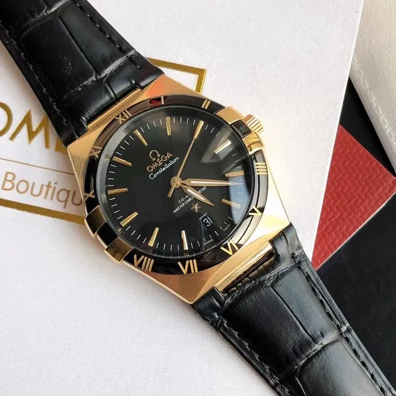 【High-end replica】💰1300! 【Customized all-in-one machine】💰1720! 2023 official new product - the fifth generation of Omega's "Constellation Gents" constellation series is on the market [color] After ten years of hard work, never give in! Another high-quality, ultra-affordable masterpiece that once again refreshes the "genuine appearance details, built-in brand new Citizen movement" [Movement] The entire network's exclusive replica of the Constellation series men's watch is equipped with the brand new Citizen 8215 automatic mechanical movement, exclusive corrected automatic hammer, the movement's kinetic energy is durable, accurate in travel time, ⭕️reworked [Case] 💯 Super waterproof, you can swim with confidence🚰 316L fine steel case, same material bracelet CNC cutting process, perfect shell shape and connection, vintage craftsmanship, the thinnest workmanship of the same level of movement [Details] The words are synchronized with the original strips, the texture is delicate, the disk surface is simple and elegant, the ring edge is hand-decorated and electroplated in a vacuum furnace, the color is uniform and bright, the original same color is complete, the strap is made of Italian calfskin with the original folding clasp