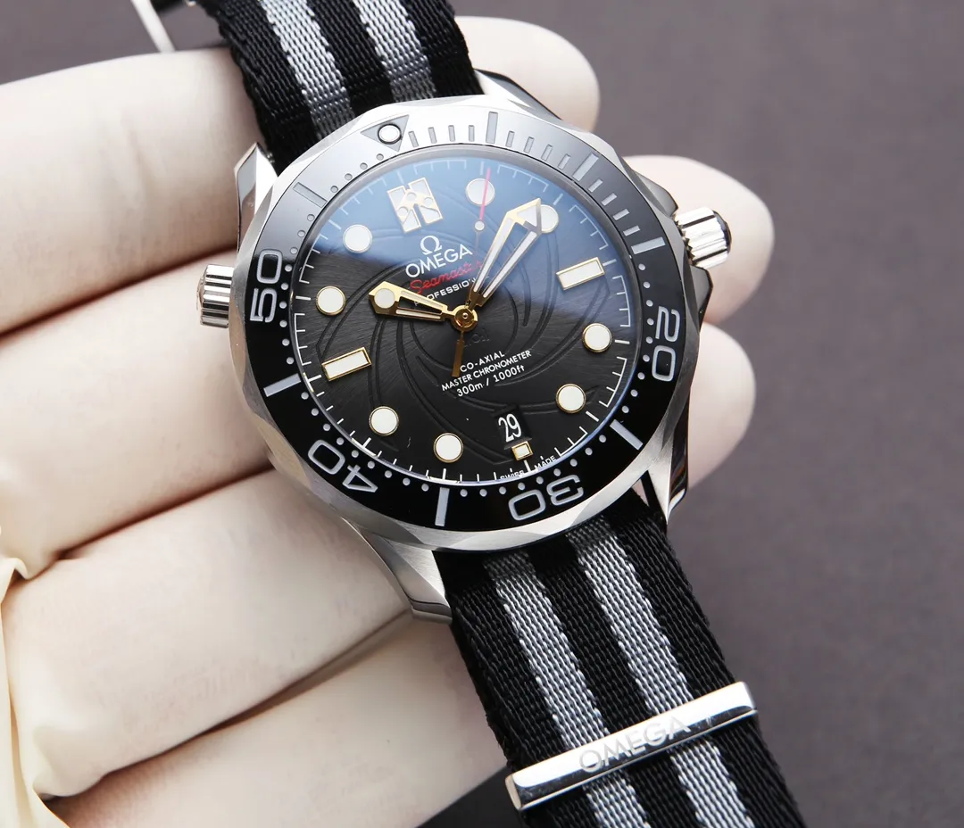 【Top Replica】💰3700! 2022 new product, Omega Seamaster 300m series, currently the latest on the market, based on the TW factory, the bezel and other details have been further revised to create the ultimate version, size 41x14.5mm, 8500 black balance automatic mechanical movement, 316 stainless steel case bracelet, ceramic bezel, sapphire mirror, super sapphire blue luminous ding, folding buckle, waterproof 200 meters⚠️Please look for exclusive quality (focus on original new machines) Focus is an attitude, produced by JH!