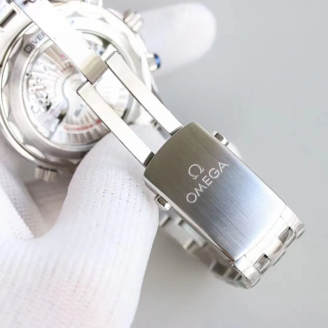 【High-end replica】💰1440! Top replica 💰Private chat! OMEGA's new Seamaster 210.22.44.51.01.001 Seamaster 300m chronograph men's watch. The highest version of the chronograph watch currently on the market. 1: The case is sanded, fine, white and bright, and the beveled edges are polished and chamfered with genuine precision. 2: Equipped with a replica Omega 9900 chronograph movement, 904 fine steel case 44 mm. , Tianjin natural rubber strap, 3: Paired with a ceramic bezel decorated with white enamel diving scales, making exploration unique 4: The mirror is made of imported sapphire, which has high hardness, scratch resistance, and is extremely transparent 5: The dial is made of blue (black) ceramics and is decorated with laser-engraved wave patterns. It matches the hollow hands and white enamel diving scales to interpret the charm of the ocean. Please look for the exclusive quality.