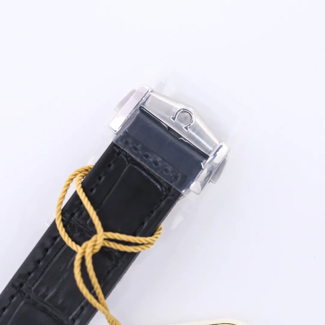 【Top Replica】💰3440! OMEGA fifth generation constellation series! The most suitable size for Asian constellation watches is 39mm 41mm 1⃣️The bezel is upgraded, and the Roman numerals are adjusted to the direction of the wearer, making it easier for the wearer to read time information just like the original; 2⃣️Half-moon section, the adjusted claw details are slimmer, and the case and claws are polished and chamfered to make the integration more natural, making the watch more refined; 3⃣️The crown is engraved with the LOGO, and the polishing and frosting effects are consistent with the original; 4⃣️The color of the dial is adjusted by engineers, and the satin embossed dial makes the overall style more youthful and fashionable. There is a trapezoidal calendar window at 6 o'clock that is consistent with the original; 5⃣️The hands are molded from the original, filled with luminous effect, and polished and sanded. It took half a year to pursue the same oblique effect as the original. The process is difficult, and we only pursue the same feeling as the original when worn by customers; 6⃣️It is equipped with the modified original 8800/8801 coaxial master chronometer movement, [non-deck] with wear-resistant sapphire glass, so that the beauty of the dial and movement can be clearly seen; 7⃣️The movement and case on the back are engraved with the same code, which is the same as the code on the warranty card and hangtag. One code for each watch, three codes in one, never repeated; 8. It is as exquisite as the original in every detail, and it feels like the original when worn! New masterpiece welcomes your tasting! Welcome to reprint!