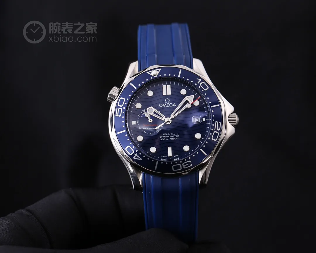 【Foreign trade import】💰2400! OMEGA’s latest launch is the Seamaster, super luminous, and 9-digit true moon phase. It adopts an imported fully automatic mechanical movement to achieve zero repairs, can store power for over 48 hours, and is waterproof to a depth of up to 50 meters. [Case]: 316 fine steel (high-quality workmanship) [Watchband]: Imported tape/top-grade 316 fine steel [Movement]: Imported 8217 fully automatic mechanical movement (stable running time) [Glass]: Advanced strengthened coated mirror [Size]: Diameter 41mm, thickness 13mm! Welcome to reprint!
