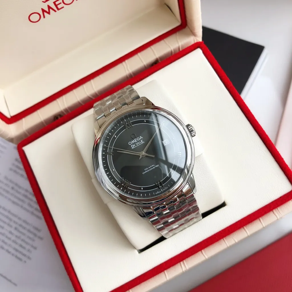 【High-end replica】💰1160! 【Customized all-in-one machine】💰1720! 2023 upgraded blockbuster model - Omega Butterfly De Ville series men's watch [Casual, simple and classic hot model] After the De Ville series was discontinued last year, the factory persisted in adhering to the concept of providing better prices and being more people-friendly. It spent nearly a year strictly controlling and selecting high-quality suppliers of various accessories. Thanks to the strong support of a replica factory, it has worked hard to create today's upgraded and high-quality products at the same price‼ ️ This upgrade uses the same-level lettering from a certain factory, corrects the original synchronous stretch clasp, and passes the factory damage test to ensure excellent quality [Movement] Equipped with zero repair 💯 Brand new Citizen 9015 all-in-one automatic mechanical movement, precise travel time and long-lasting, highly recognized by watch friends [Case] 316L stainless steel case, modified and beautiful body The bottom cover is embossed according to the original synchronized track text. The 39.5mm shell size adheres to the same original details. Curved dial. 100-meter depth waterproof. Scratch-resistant sapphire mirror. [Bracelet] Use 316L stainless steel bracelet with original folding stretch buckle of the same material or calfskin strap. This picture is a real shot of a customized all-in-one machine!