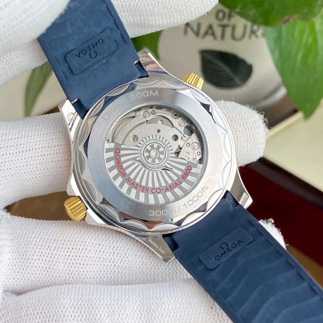 【Foreign trade import】💰1160! OMEGA-OMEGA🏅🏅 Type: Men's watch 🎉🎉 Case: Top version 316 stainless steel L Strap: Natural rubber waterproof tape Movement: 8215 Citizen mechanical movement ⚙️ Mirror: High-end double-pushed sapphire mirror glass Size: 40mm in diameter and 11mm thick ⭐"Original single molded pin buckle Ice blue luminous Steel strap buckle can be fine-tuned Calendar disk color official website synchronization ”⭐ 🍷Exquisite inheritance of real effects, quality guaranteed! ‼ ️The elegant style instantly enhances the charm of men and is a symbol of taste and noble life!