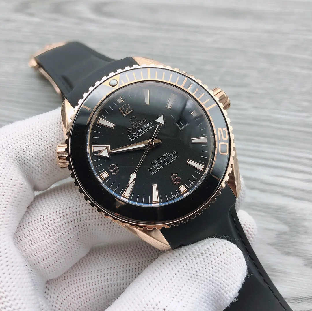 【Top replica】💰2400! OMEGA 🎮B28 Seamaster Series 232.32.42.21.01.003 600-meter diving watch rubber strap model arrives in full color, ceramic bezel is unique to the entire network, internally repaired top-notch Swiss 2836 movement, external repair details synchronized with original [Movement] Equipped with 💯 brand new original Swiss 2836 automatic mechanical movement, original see-through design, corrected movement top, 0️⃣repair, accurate running time, strong practicality [Case] Made of 316L stainless steel case 🎮The entire network's exclusive vacuum furnace interior gold plating, equipped with the only original ceramic one-way rotating timing ring in its class [Bracelet] The official synchronous rubber strap or 316 stainless steel five-bead bracelet of the Seamaster 600-meter diving watch is available. The steel chain is equipped with the only original push-pull adjustable buckle in its class. 🎮