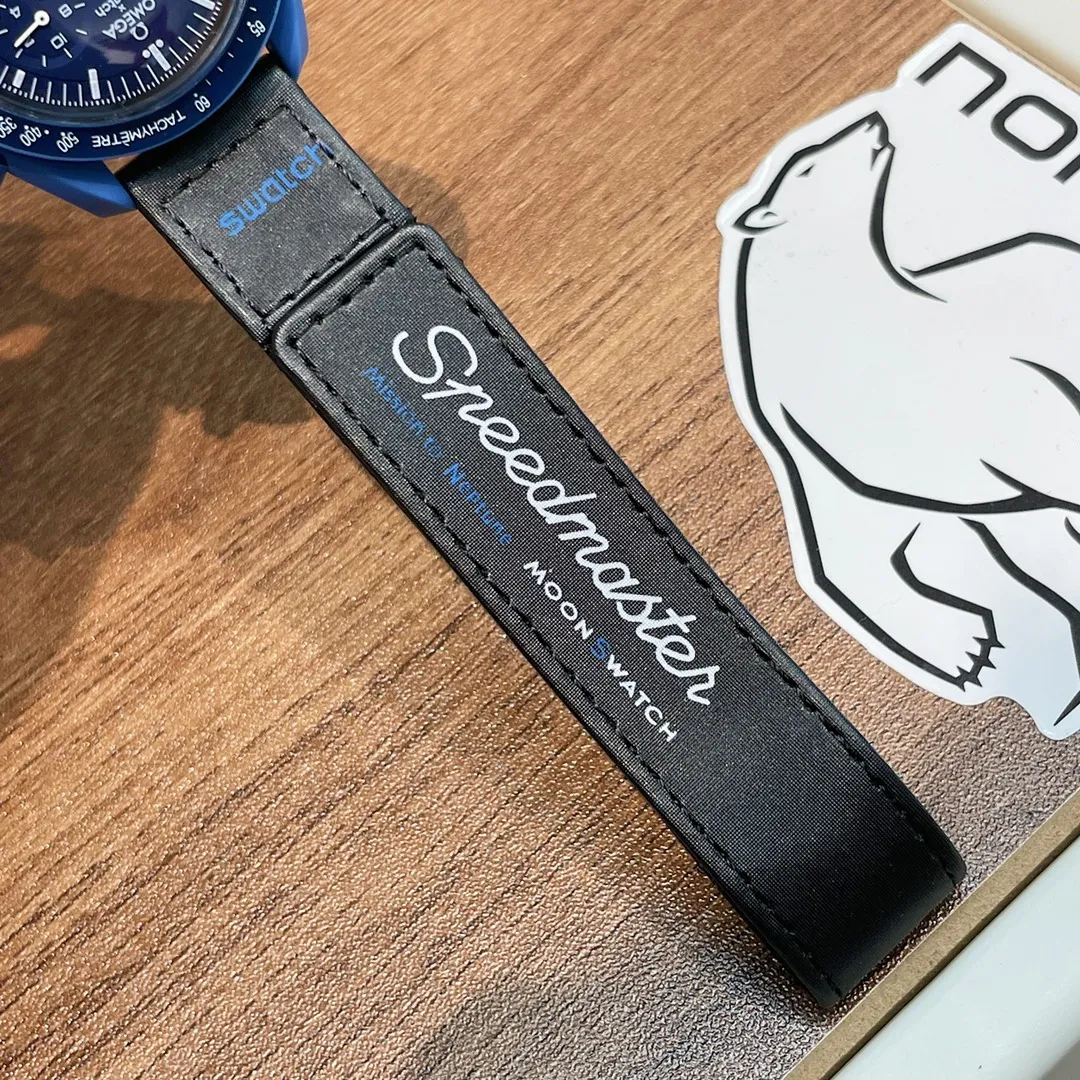 [Original order quality] 💰700! 【Purchasing quality】💰1160! Omega co-branded Swatch, the top version on the market, made of real bioceramic material! Distinguish low-end products in the market! OMEGAxSWATCH Omega x Swatch joint model BIOCERAMIC MOONSWATCH joint watch, this series of watches has a total of 11 models, all named after planetary bodies. They are: Mission to the Sun (gold) Mission to Mercury (dark gray) Mission to Venus (pink) Mission to Earth (blue) Mission to the Moon (black) Mission to Mars (white) Mission to Jupiter (bronze) Mission to Saturn (beige) Mission to Uranus (light blue) Mission to Neptune (dark blue) Mission to Pluto (grey) Each one represents the characteristics of a different planet and uses its elements to decorate the dial, making people want to collect the entire series at once.  Swiss quartz machine, size 42mm. The Velcro strap is waterproof and easy to wear. It is worth buying. It can be collected and given as a gift. It has 11 colors and represents the 11 planets in the universe. The colors are bright and this summer accessory is a must-have!