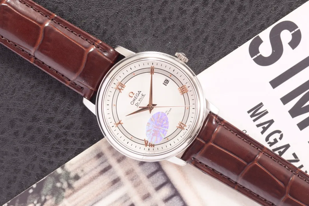 【Foreign Trade Import】💰1720! Omega Butterfly Series 424.13.40.20.02.001 watch. The elegant and slim appearance, combined with the simple and elegant design, captures every detail and perfectly interprets the classic charm of the original elegant business. 1⃣️[Details of the masterpiece] The size of the watch is 39.5 mm x 10 mm. The literal scales and hands all inherit the original craftsmanship. They are first polished and then rhodium-plated to ensure permanent luster and amazing temperament. 2⃣️[Details of the masterpiece] The Omega resistor LOGO on the plate is properly curved, and the edges are chamfered naturally. It seems small and exquisite, not worth mentioning, but in fact the craftsmanship is complicated and contains a lot of things. 3⃣️【Innovation】Using the super stable Japanese Miyota 9015 movement, truly achieving zero repairs. 4⃣️【Five codes in one】Bottom cover, warranty card, and tag are all combined into one, realizing one card, one number!