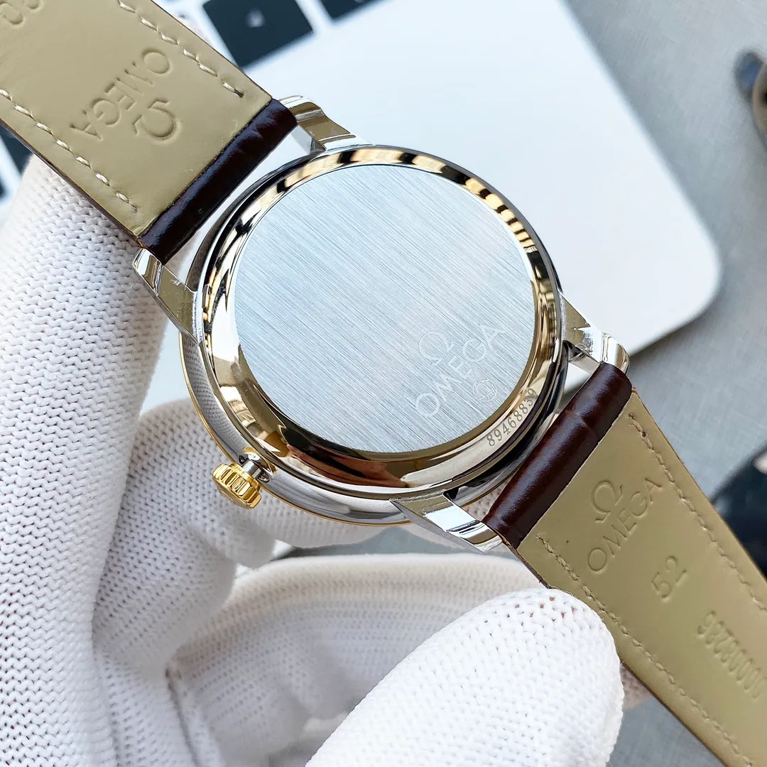 【High-end replica】💰1160! 【Customized all-in-one machine】💰1720! Omega-Diefei series-couples watch! Genuine mold opening, 👏The lettering is the same as the original product with sun pattern, the curved surface is upgraded to high-definition arched double sapphire glass (clearer display, anti-scratch) 👏The back of the steel belt is also synchronized with the original laser product batch number! It took 9 months to make many corrections and upgrades to create a 1:1 shell model, striving for perfection! The diameter of men's wear is 39.5mm, and the diameter of women's wear is 32.7mm👏! The style adopts the original Citizen 8215® movement, which vibrates 28,800 times per hour, and has zero repair quality. ✅The style is matched with Italian cowhide to make the wrist more comfortable and comfortable. 🗣The strap/buckle is engraved with the classic "OMEGA" logo, which is generous and classy. Real shot🔰Please pay attention to the details!