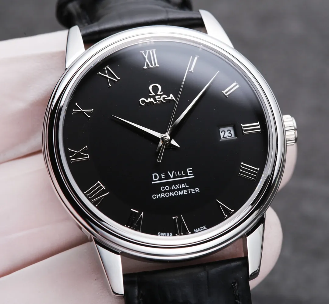 【High-end replica】💰1240! 【Customized all-in-one machine】💰1720! Omega De Ville Couple Series De VILLE Case: 316L stainless steel Strap: 316L stainless steel Glass: sapphire glass Movement: Original Citizen automatic machinery imported 9015 all-in-one movement, accurate, stable and durable Diameter: Male 39.5mm. (Focus on original new machines) Focus is an attitude, produced by JH!