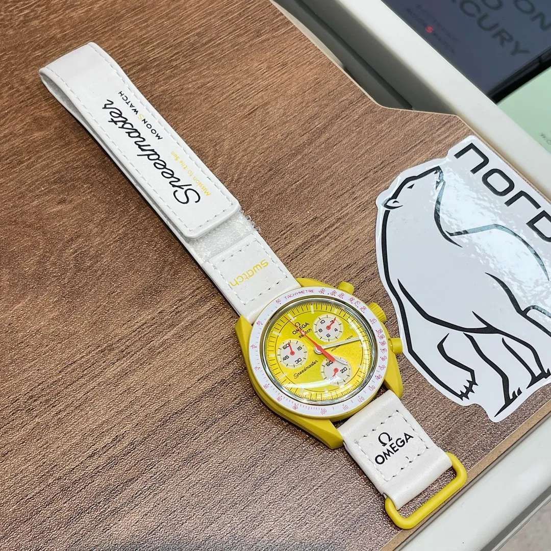 [Original order quality] 💰700! 【Purchasing quality】💰1160! Omega co-branded Swatch, the top version on the market, made of real bioceramic material! Distinguish low-end products in the market! OMEGAxSWATCH Omega x Swatch joint model BIOCERAMIC MOONSWATCH joint watch, this series of watches has a total of 11 models, all named after planetary bodies. They are: Mission to the Sun (gold) Mission to Mercury (dark gray) Mission to Venus (pink) Mission to Earth (blue) Mission to the Moon (black) Mission to Mars (white) Mission to Jupiter (bronze) Mission to Saturn (beige) Mission to Uranus (light blue) Mission to Neptune (dark blue) Mission to Pluto (grey) Each one represents the characteristics of a different planet and uses its elements to decorate the dial, making people want to collect the entire series at once.  Swiss quartz machine, size 42mm. The Velcro strap is waterproof and easy to wear. It is worth buying. It can be collected and given as a gift. It has 11 colors and represents the 11 planets in the universe. The colors are bright and this summer accessory is a must-have!
