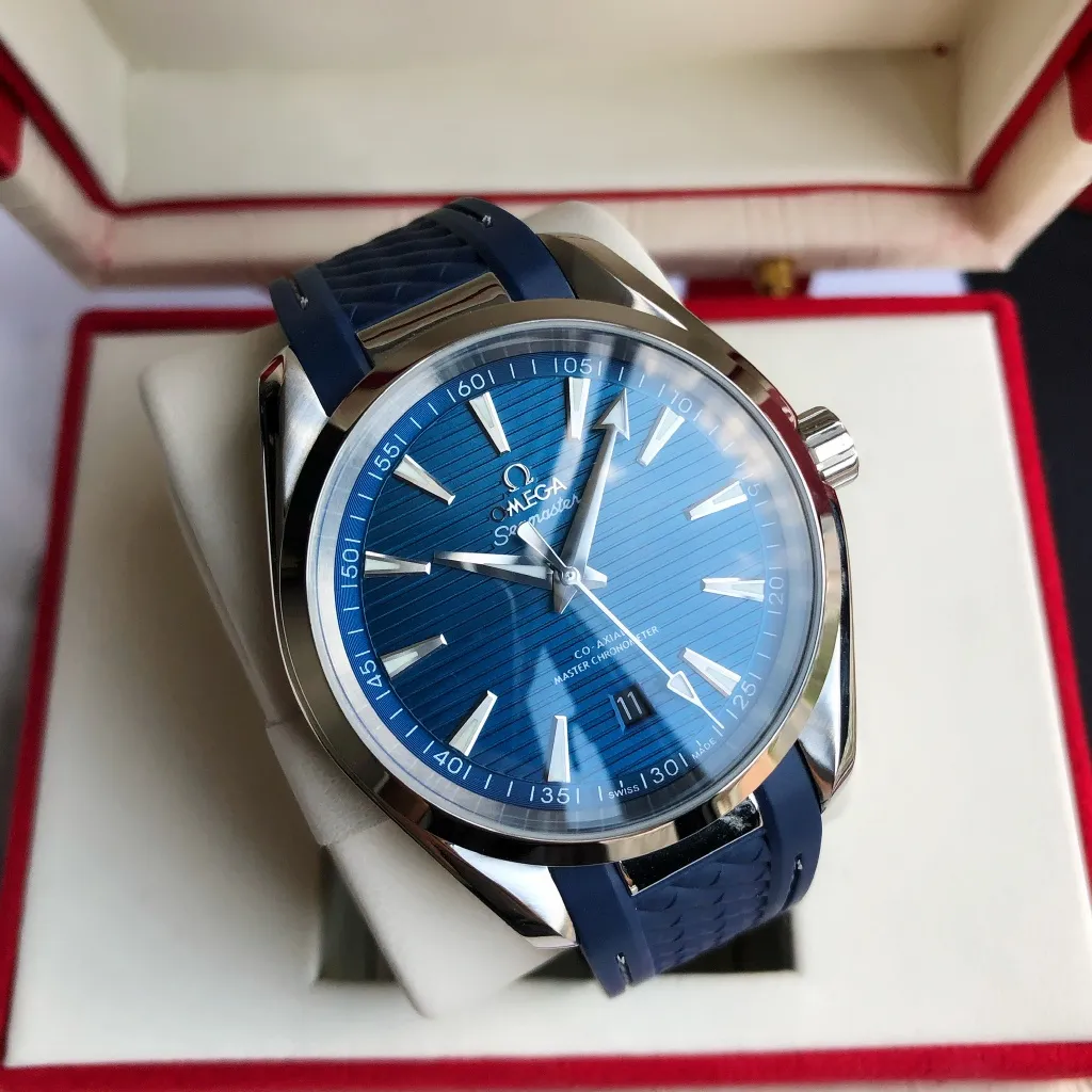 【Customized all-in-one machine】💰1720! Omega Seamaster 150-meter watch [Ocean charm, classic hot model] The classic and timeless design is very characteristic of the Omega brand [Movement] Equipped with the imported brand new Citizen 9015 all-in-one automatic mechanical movement, accurate travel time and long-lasting, highly recognized by watch friends [Case] 316L stainless steel case, modified and beautiful body, original consistent 41.5mm diameter, curved dial, depth waterproof to 200 meters [Bracelet] imported rubber strap Equipped with the original folding clasp of the same material, the details are synchronized with the original product ⚠️Please look for the exclusive quality produced by GD
