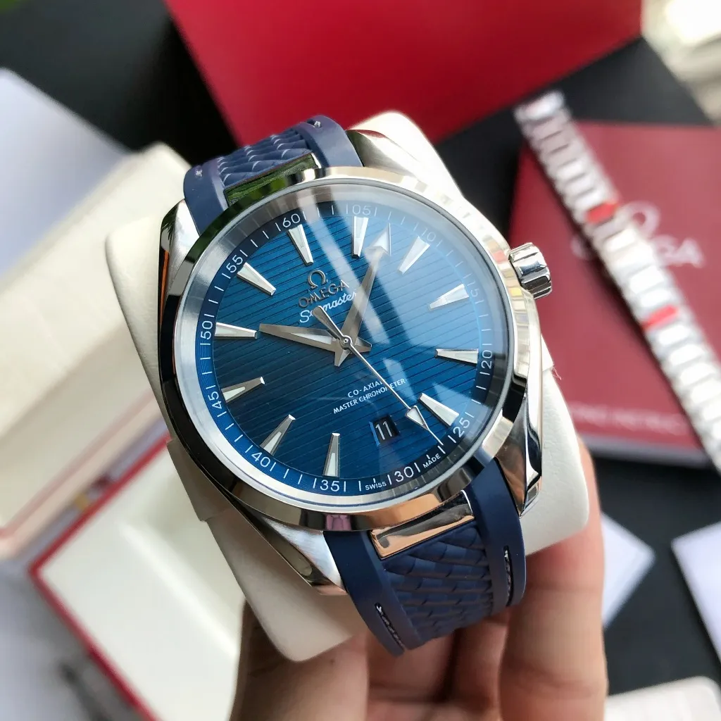 【Customized all-in-one machine】💰1720! Omega Seamaster 150-meter watch [Ocean charm, classic hot model] The classic and timeless design is very characteristic of the Omega brand [Movement] Equipped with the imported brand new Citizen 9015 all-in-one automatic mechanical movement, accurate travel time and long-lasting, highly recognized by watch friends [Case] 316L stainless steel case, modified and beautiful body, original consistent 41.5mm diameter, curved dial, depth waterproof to 200 meters [Bracelet] imported rubber strap Equipped with the original folding clasp of the same material, the details are synchronized with the original product ⚠️Please look for the exclusive quality produced by GD