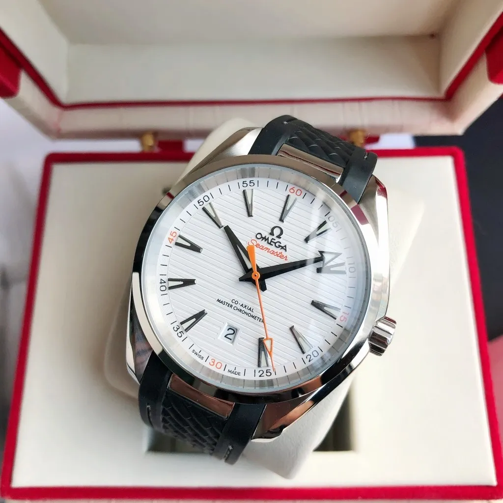 【Customized all-in-one machine】💰1720! Omega Seamaster 150-meter watch [Ocean charm, classic hot model] The classic and timeless design is very characteristic of the Omega brand [Movement] Equipped with the imported brand new Citizen 9015 all-in-one automatic mechanical movement, accurate travel time and long-lasting, highly recognized by watch friends [Case] 316L stainless steel case, modified and beautiful body, original consistent 41.5mm diameter, curved dial, depth waterproof to 200 meters [Bracelet] imported rubber strap Equipped with the original folding clasp of the same material, the details are synchronized with the original product ⚠️Please look for the exclusive quality produced by GD