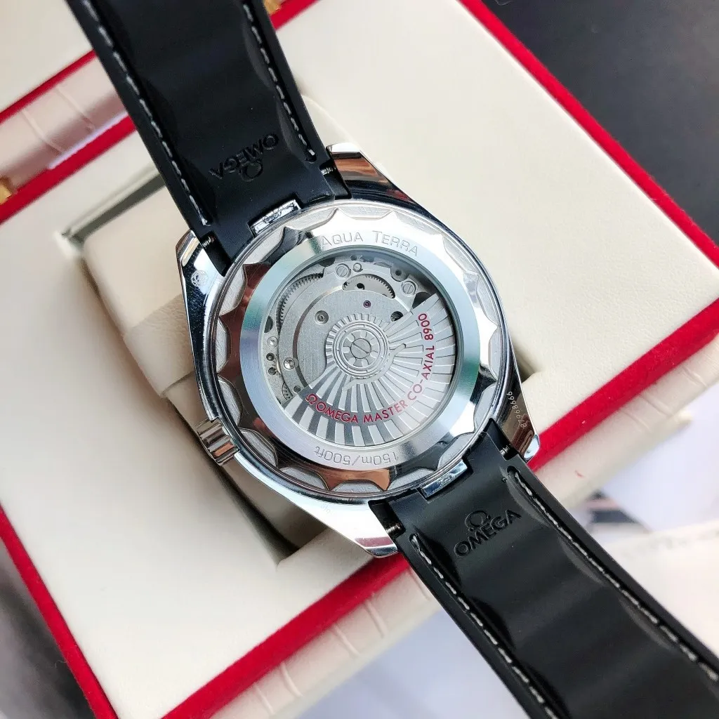 【Customized all-in-one machine】💰1720! Omega Seamaster 150-meter watch [Ocean charm, classic hot model] The classic and timeless design is very characteristic of the Omega brand [Movement] Equipped with the imported brand new Citizen 9015 all-in-one automatic mechanical movement, accurate travel time and long-lasting, highly recognized by watch friends [Case] 316L stainless steel case, modified and beautiful body, original consistent 41.5mm diameter, curved dial, depth waterproof to 200 meters [Bracelet] imported rubber strap Equipped with the original folding clasp of the same material, the details are synchronized with the original product ⚠️Please look for the exclusive quality produced by GD