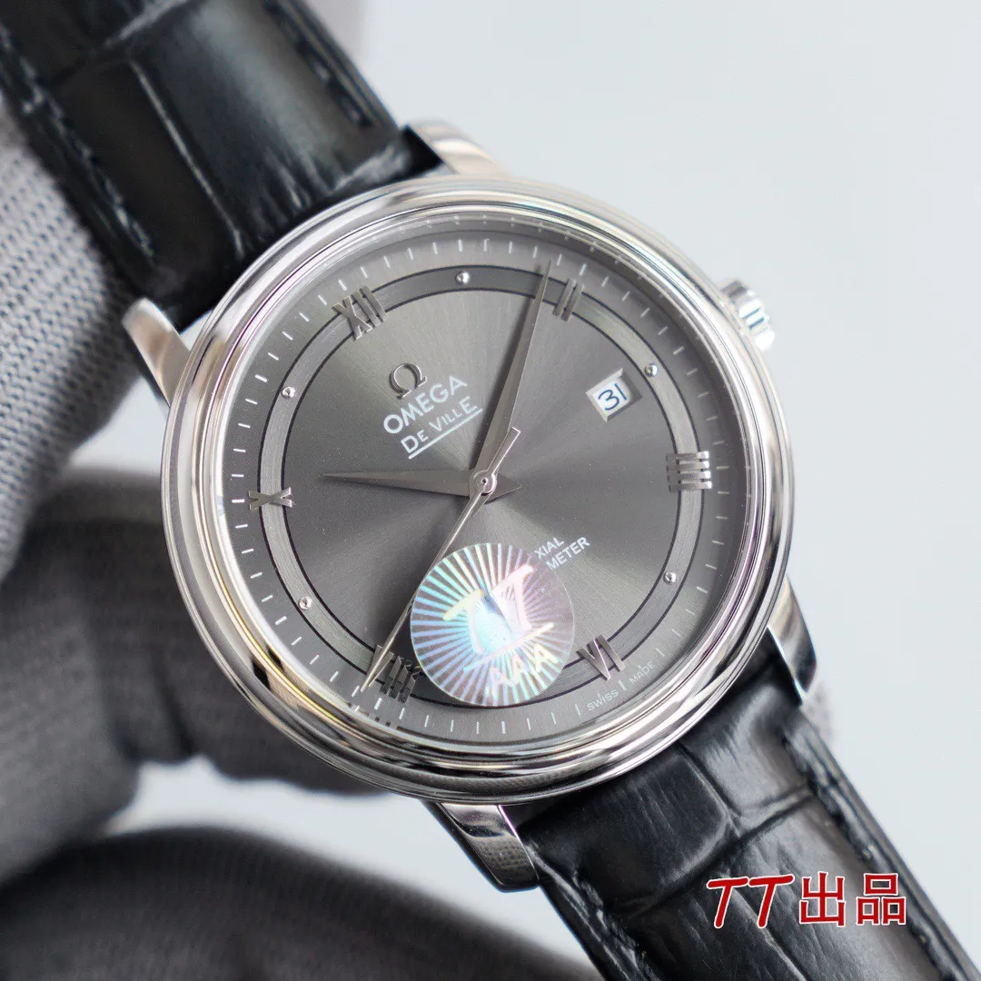 【High-end replica】💰1160! 【Customized all-in-one machine】💰1720! The first thing that comes to mind for the Omega De Ville series is its dignified, elegant, simple, simple, and unobtrusive appearance. Although simple, it is very delicate. The watches in this series are worn with a steady, cautious and steady character. Configuration parameters: Brand: Omega Series: Diefei series Movement: Imported Citizen 9015 all-in-one movement (upgraded version) Each movement undergoes strict QC calibration before shipment. Very strict, zero repairs. Design service life: 10 years. Case material: 316L stainless steel, CNC numerical control engraving, ultra-precision, waterproof depth 100 meters🏊‍♀🏊🏊 Lettering: The latest version of the disc flying track lettering, the word nails are butt welded and inlaid with the same process as the genuine ones (the first in the industry) Table diameter: 39.5*9.7mm (the only one on the market that is consistent with the genuine ones) Product grade: Super A Glass: Imported sapphire glass (0 difference in exposure and transparency compared with the original) Belt: Genuine American alligator leather strap (black/brown) Steel strap: 316L steel professionally polished by top masters /Gloss/Smoothness/Comfort/The same quality as genuine ones. Buttons: Original easy-to-tie pin buckles. Steel buckles: Original mold opening. Same craftsmanship. Same functions. "Manually extendable buckle"