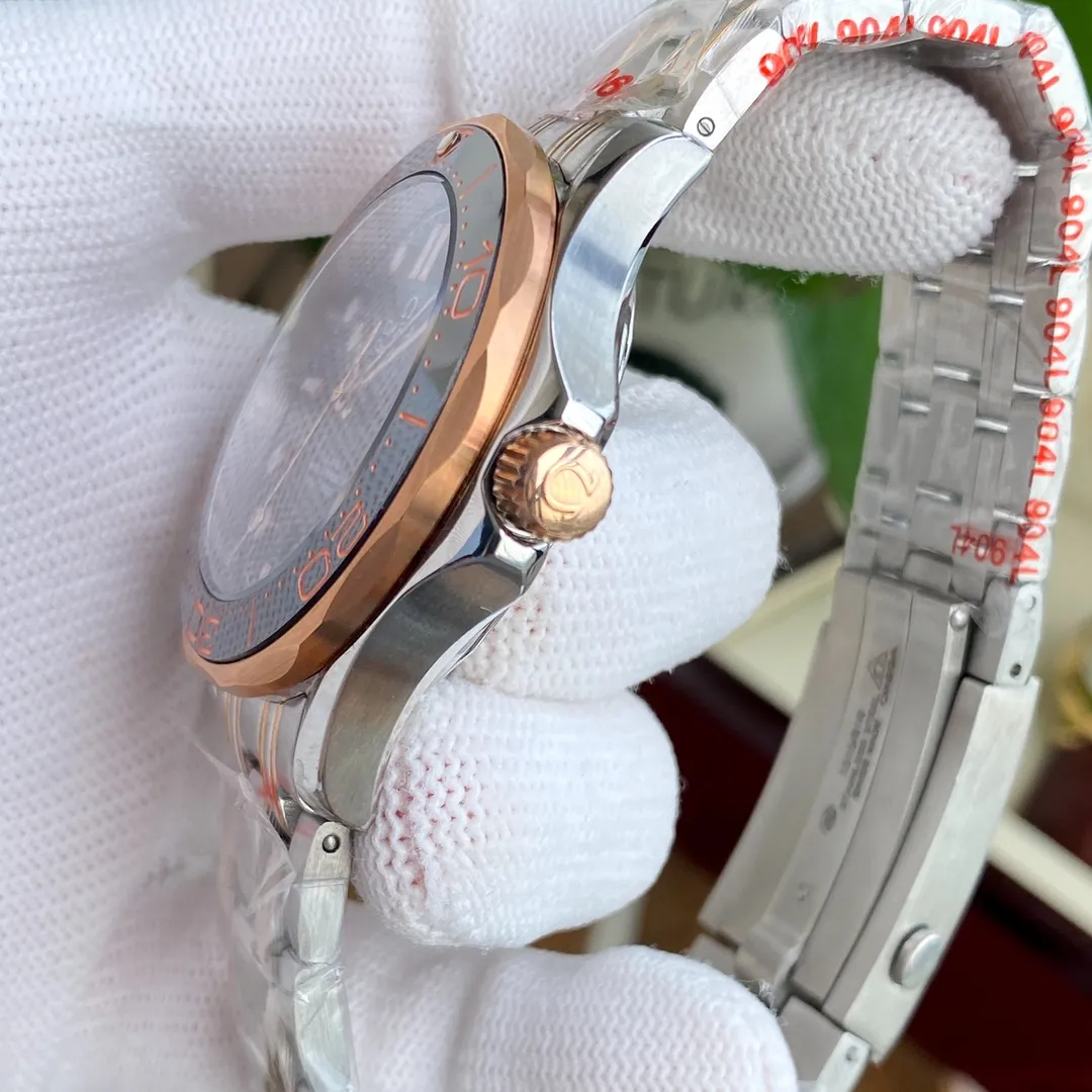 【Foreign trade import】💰1160! OMEGA-OMEGA🏅🏅 Type: Men's watch🎉🎉 Case: Top version 316 stainless steel L Strap: 316L stainless steel strap Movement: 8215 Citizen mechanical movement ⚙️ Mirror: High-end double-push Sapphire mirror glass Size: 40mm in diameter, 11mm thick ⭐"Original single molded pin buckle, ice blue luminous, steel belt buckle can be fine-tuned Calendar disk color official website synchronization ”⭐ 🍷Exquisite inheritance of real effects, quality guaranteed! ‼ ️The elegant style instantly enhances the charm of men and is a symbol of taste and noble life!