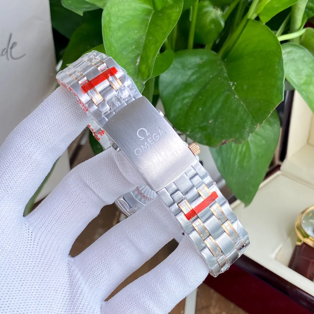 【Foreign trade import】💰1160! OMEGA-OMEGA🏅🏅 Type: Men's watch🎉🎉 Case: Top version 316 stainless steel L Strap: 316L stainless steel strap Movement: 8215 Citizen mechanical movement ⚙️ Mirror: High-end double-push Sapphire mirror glass Size: 40mm in diameter, 11mm thick ⭐"Original single molded pin buckle, ice blue luminous, steel belt buckle can be fine-tuned Calendar disk color official website synchronization ”⭐ 🍷Exquisite inheritance of real effects, quality guaranteed! ‼ ️The elegant style instantly enhances the charm of men and is a symbol of taste and noble life!